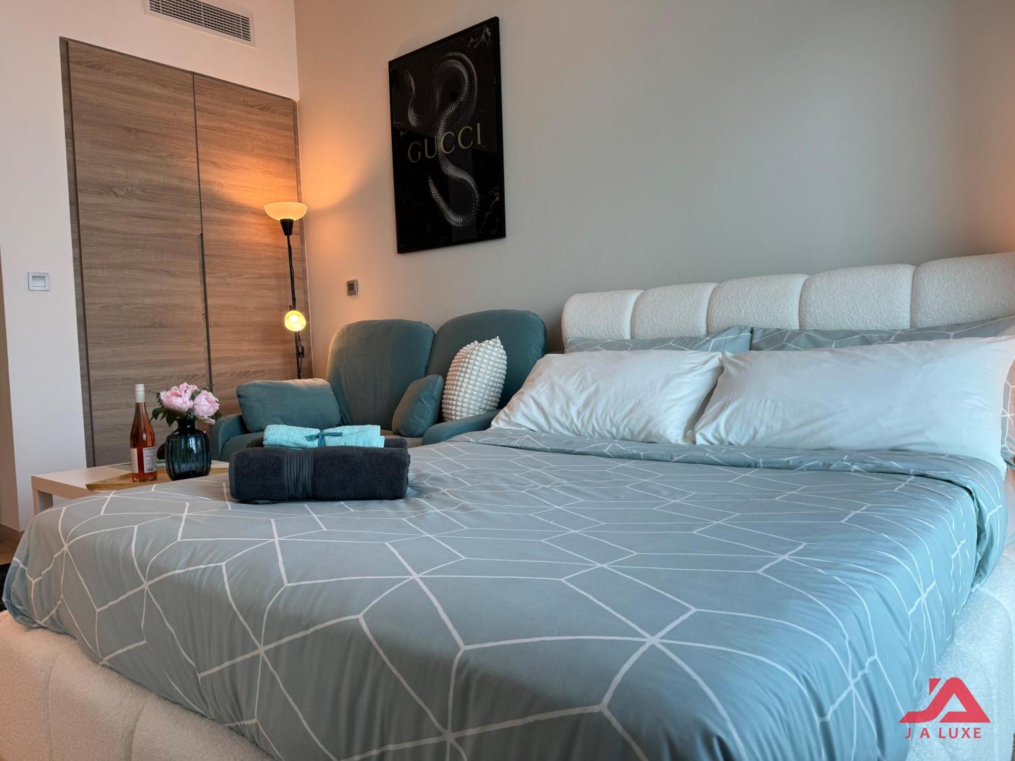 Warm Cozy Partial Sea View In Marina With Modern Gym & Pool, Steps To Jbr Beach, Marina Walk & Metro Apartment *