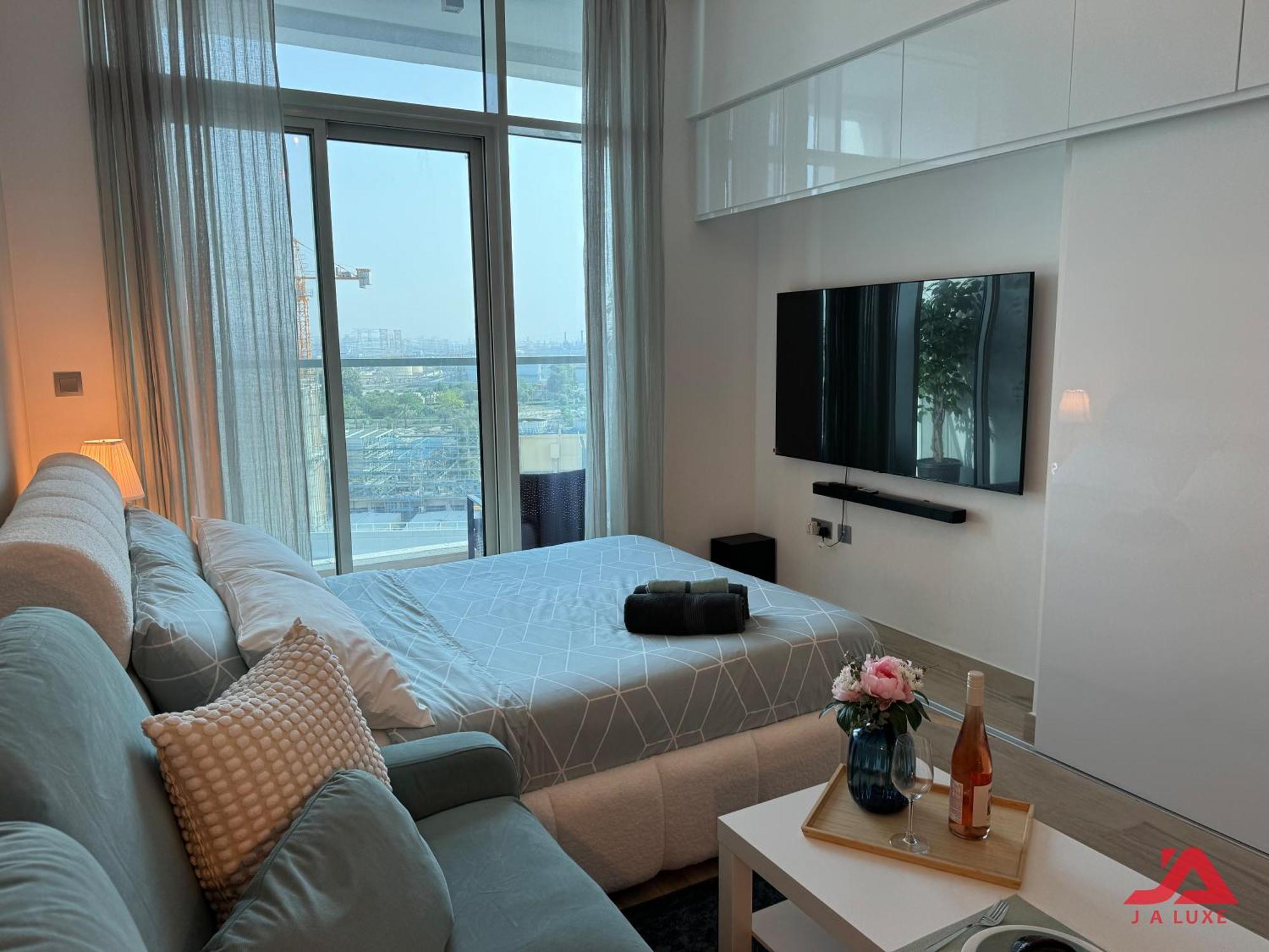Apartment Warm Cozy Partial Sea View In Marina With Modern Gym & Pool, Steps To Jbr Beach, Marina Walk & Metro *