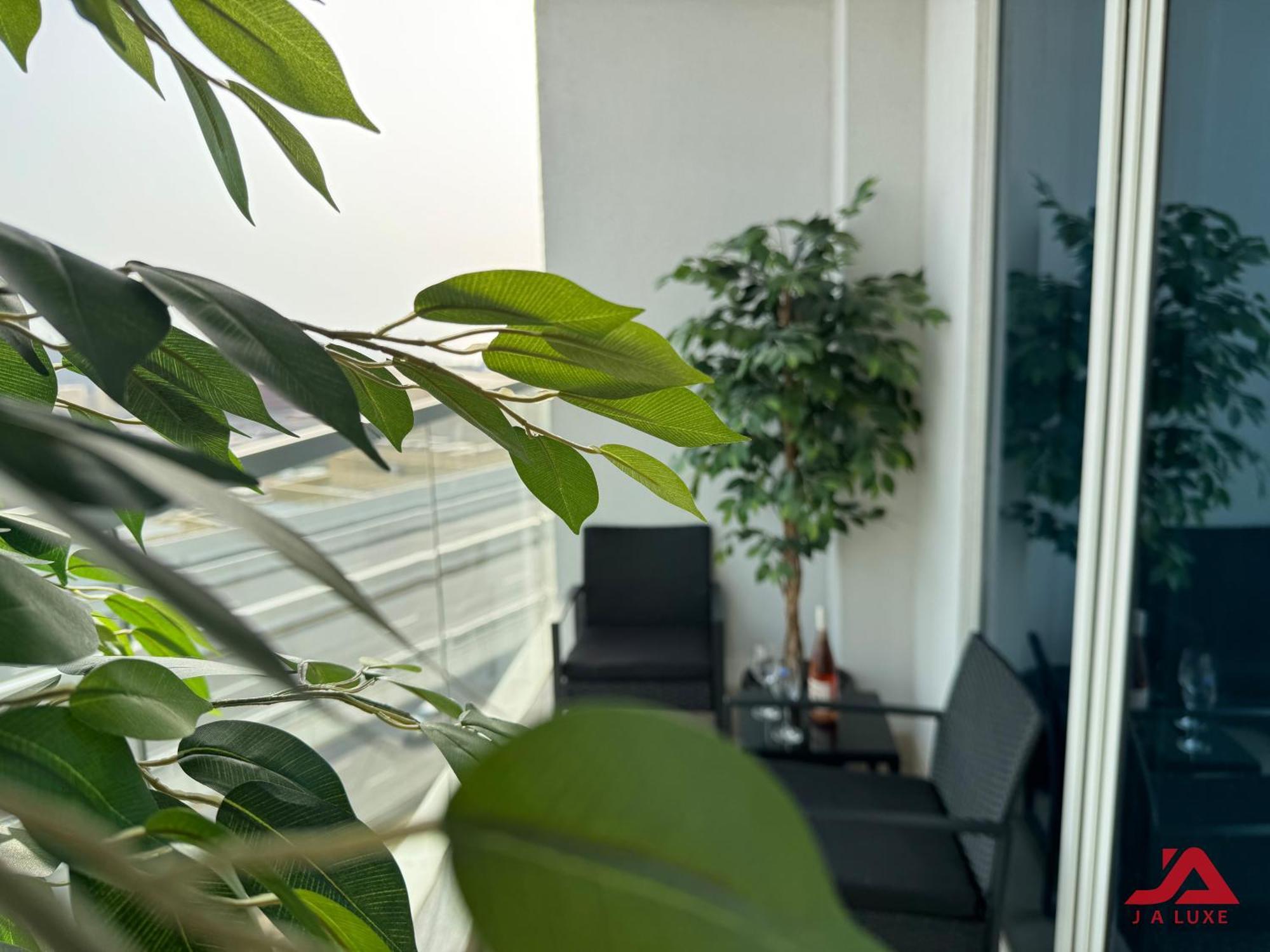 Warm Cozy Partial Sea View In Marina With Modern Gym & Pool, Steps To Jbr Beach, Marina Walk & Metro Dubai