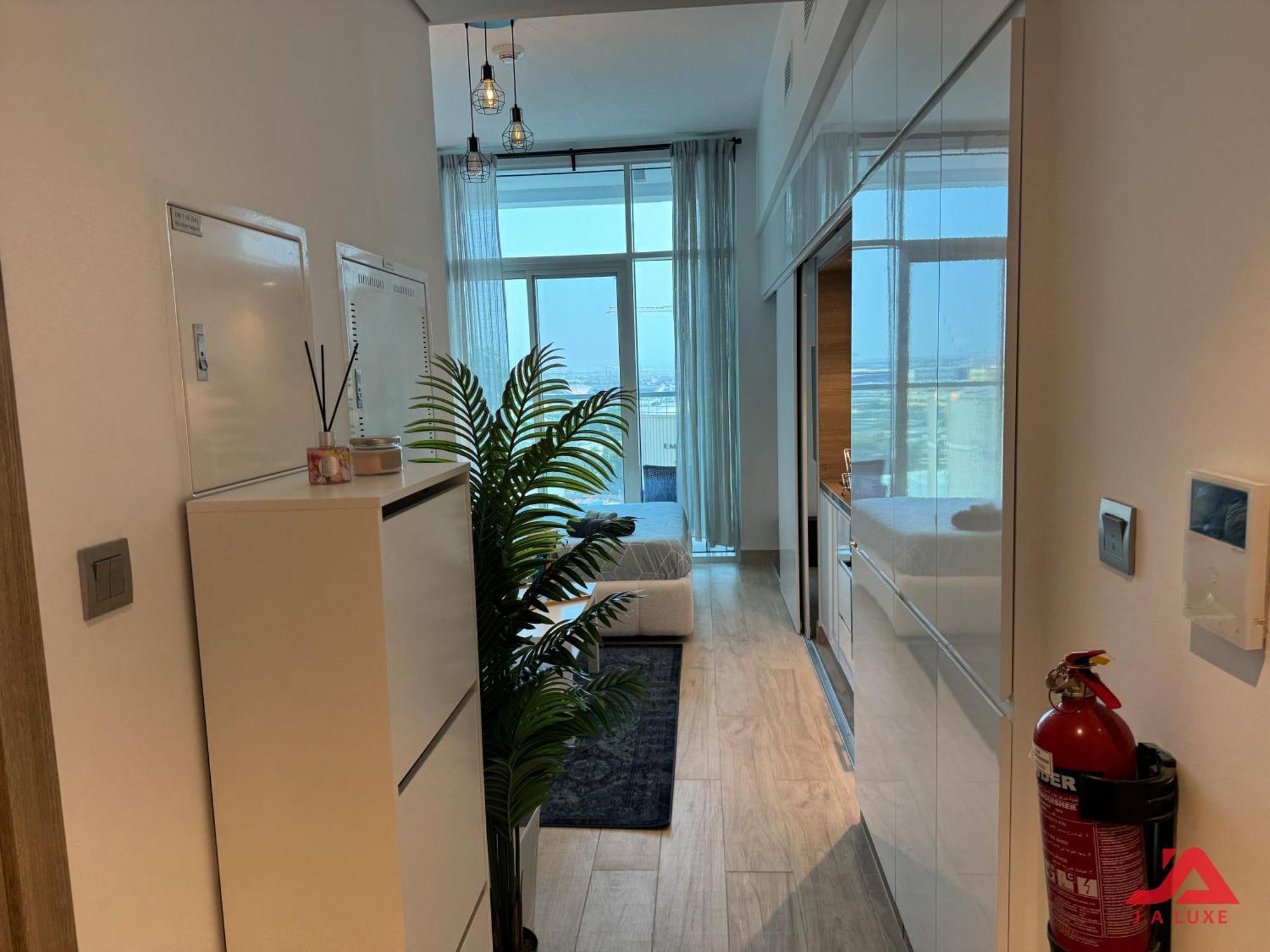 Warm Cozy Partial Sea View In Marina With Modern Gym & Pool, Steps To Jbr Beach, Marina Walk & Metro *