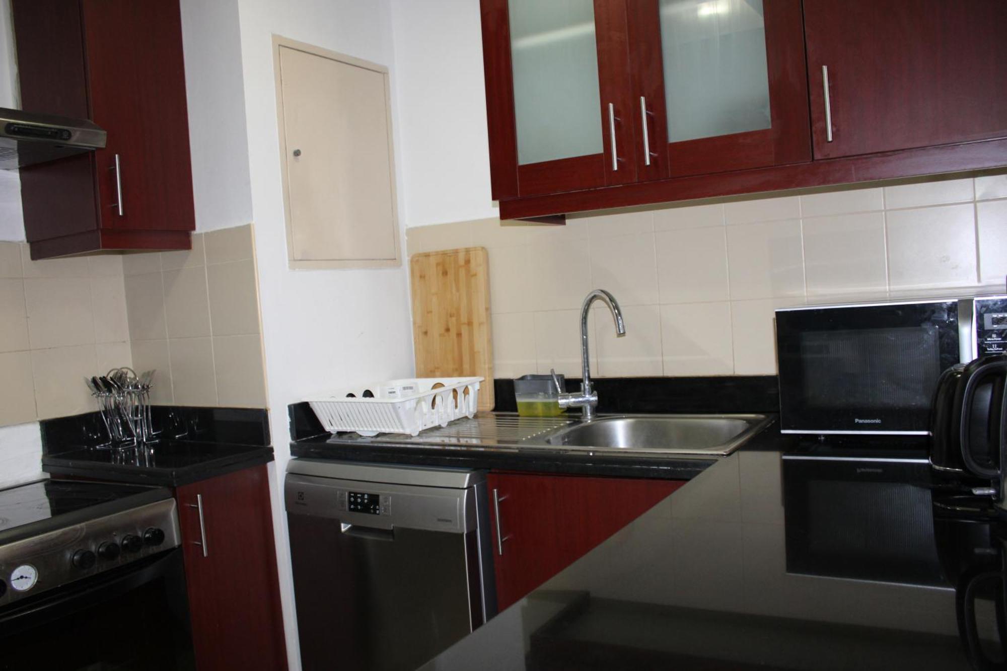 Urban Panda Skyview Jbr Homestay