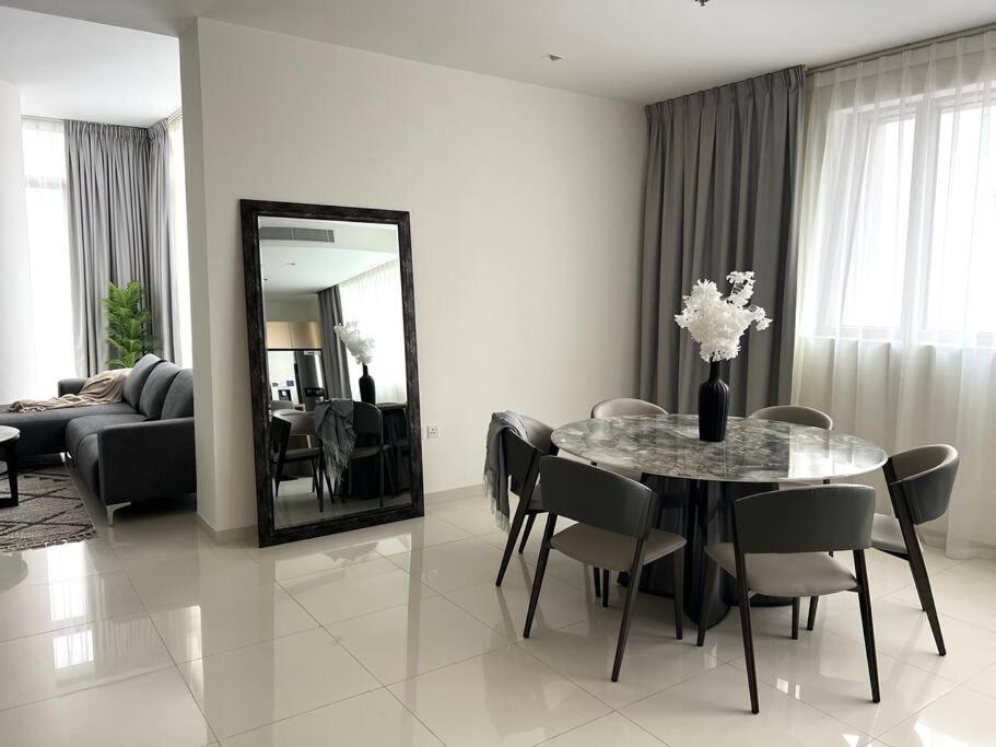 2br + Maid With Fantastic View Daire *