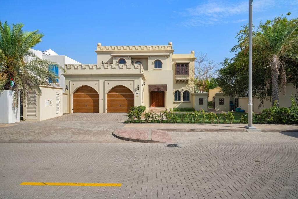 Villa First Class Private Retreat In Paradise Dubai
