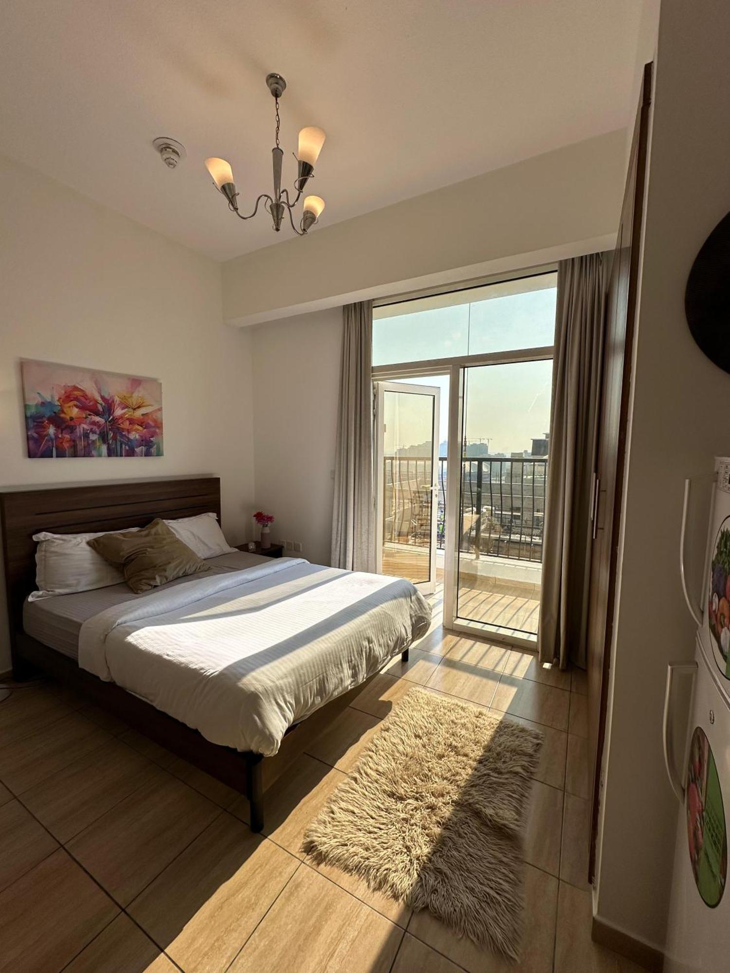 Daire Private With Kitchen, Bathroom, Pool, Parking, Free Gym Dubai