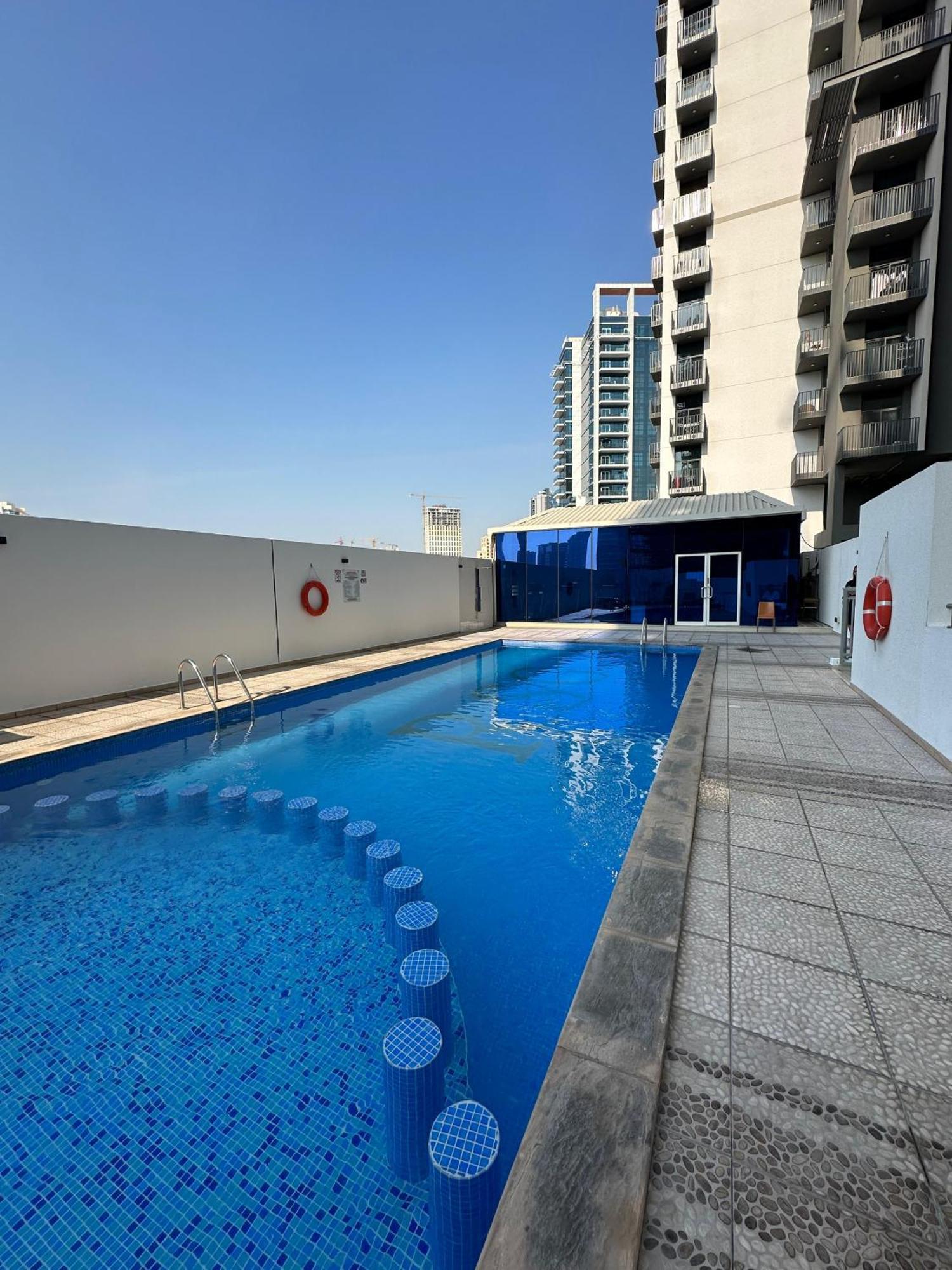 Daire Private With Kitchen, Bathroom, Pool, Parking, Free Gym Dubai