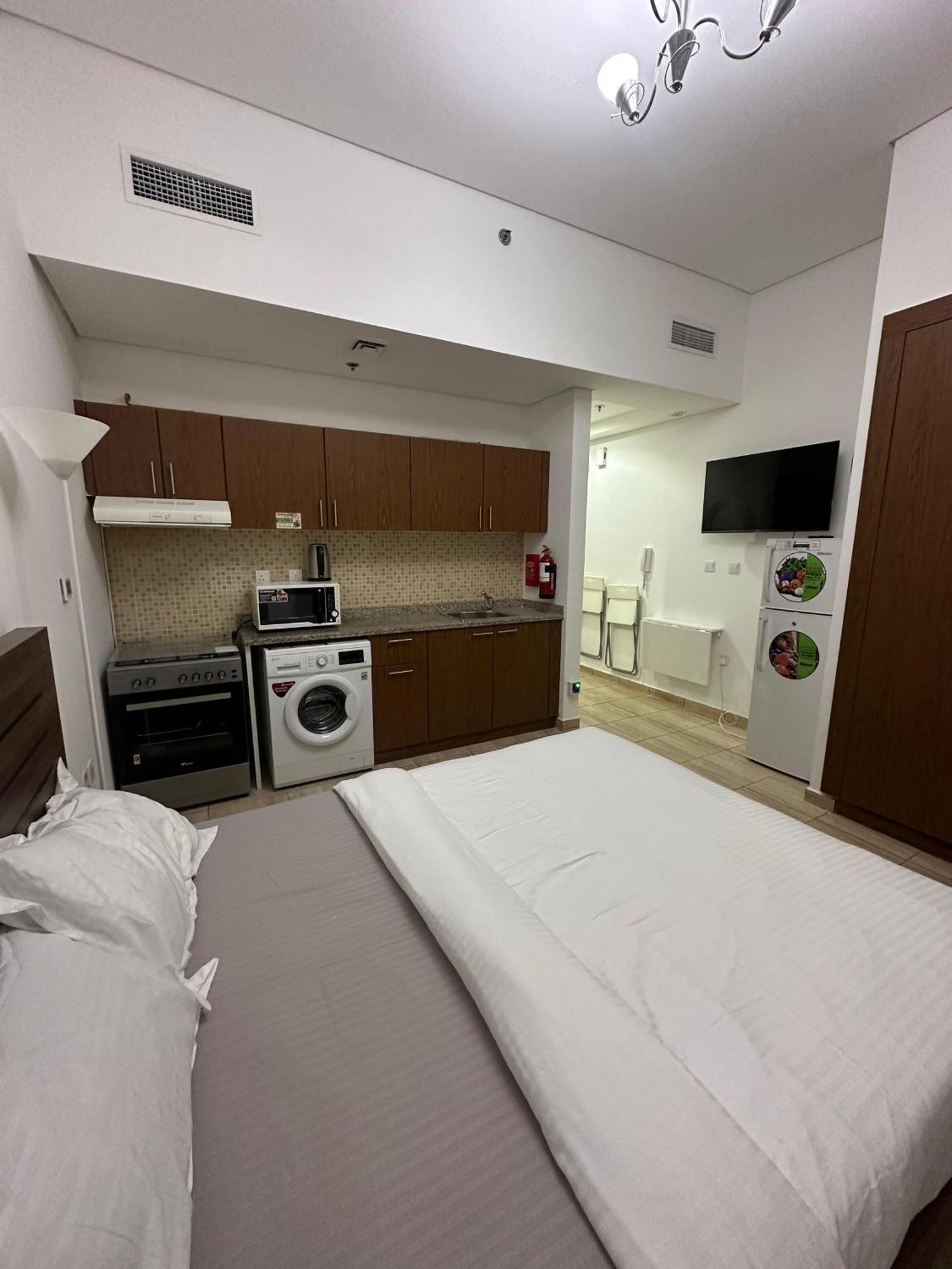 Private With Kitchen, Bathroom, Pool, Parking, Free Gym Daire