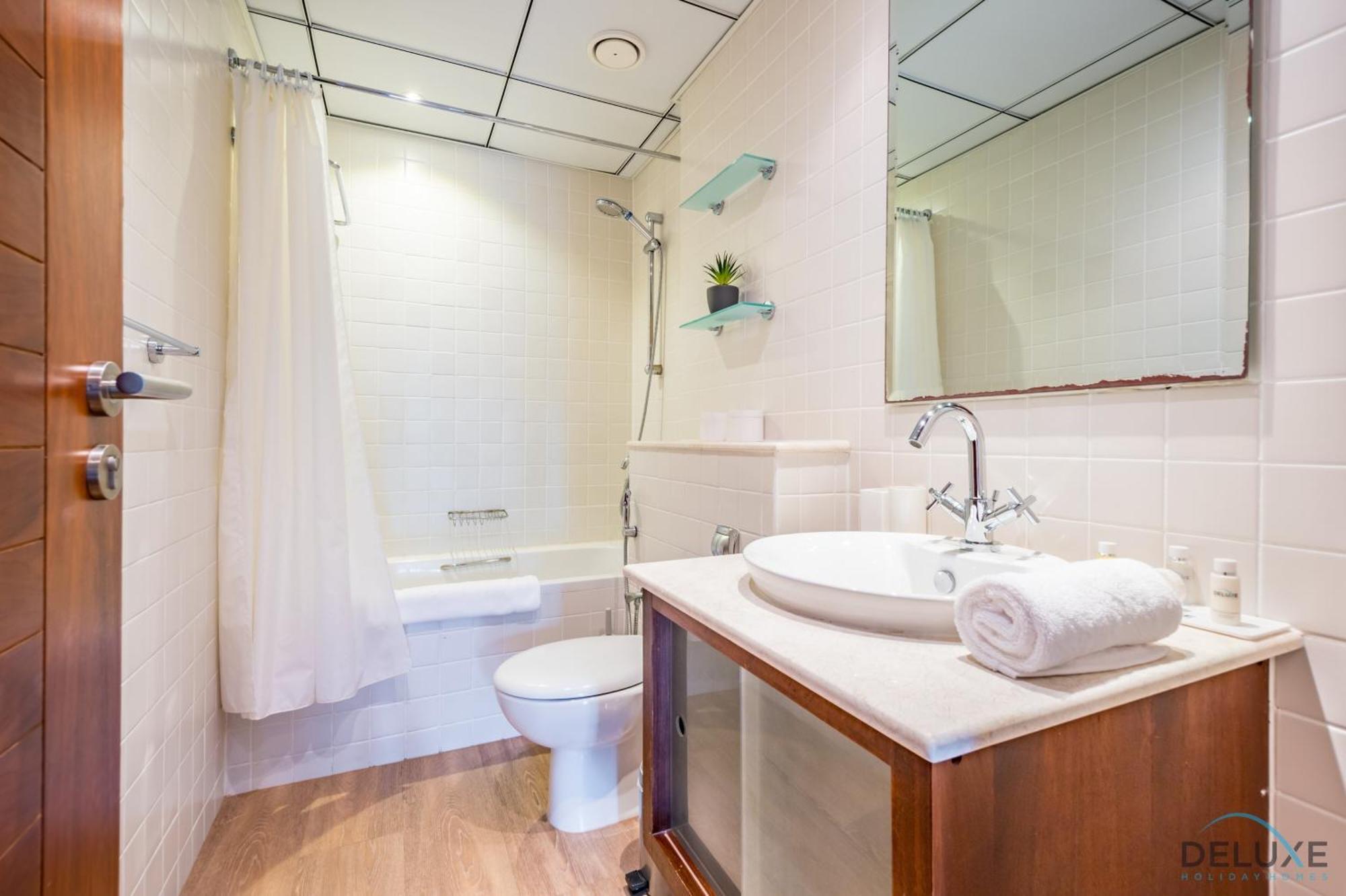 Beautiful 2br In Al Sahab 2, Marina By Deluxe Homes Apartment *