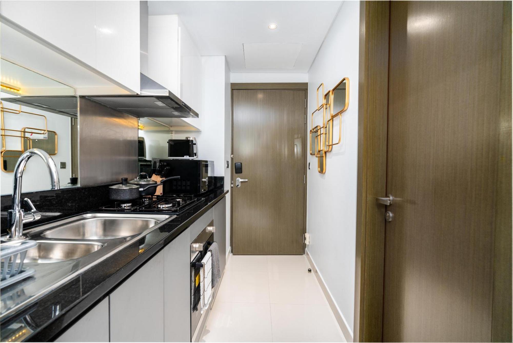 White Sage - Premium Furnished With Large Balcony Apartment *