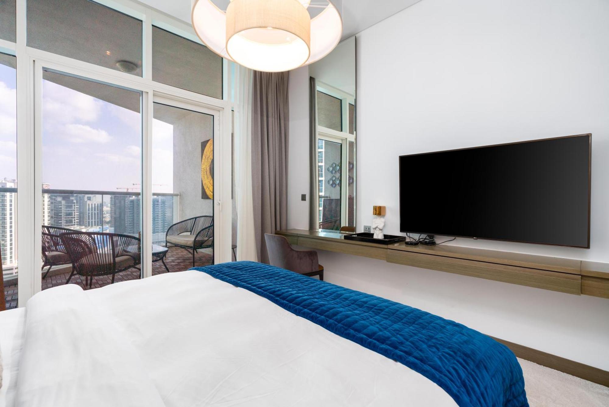 White Sage - Premium Furnished With Large Balcony Apartment