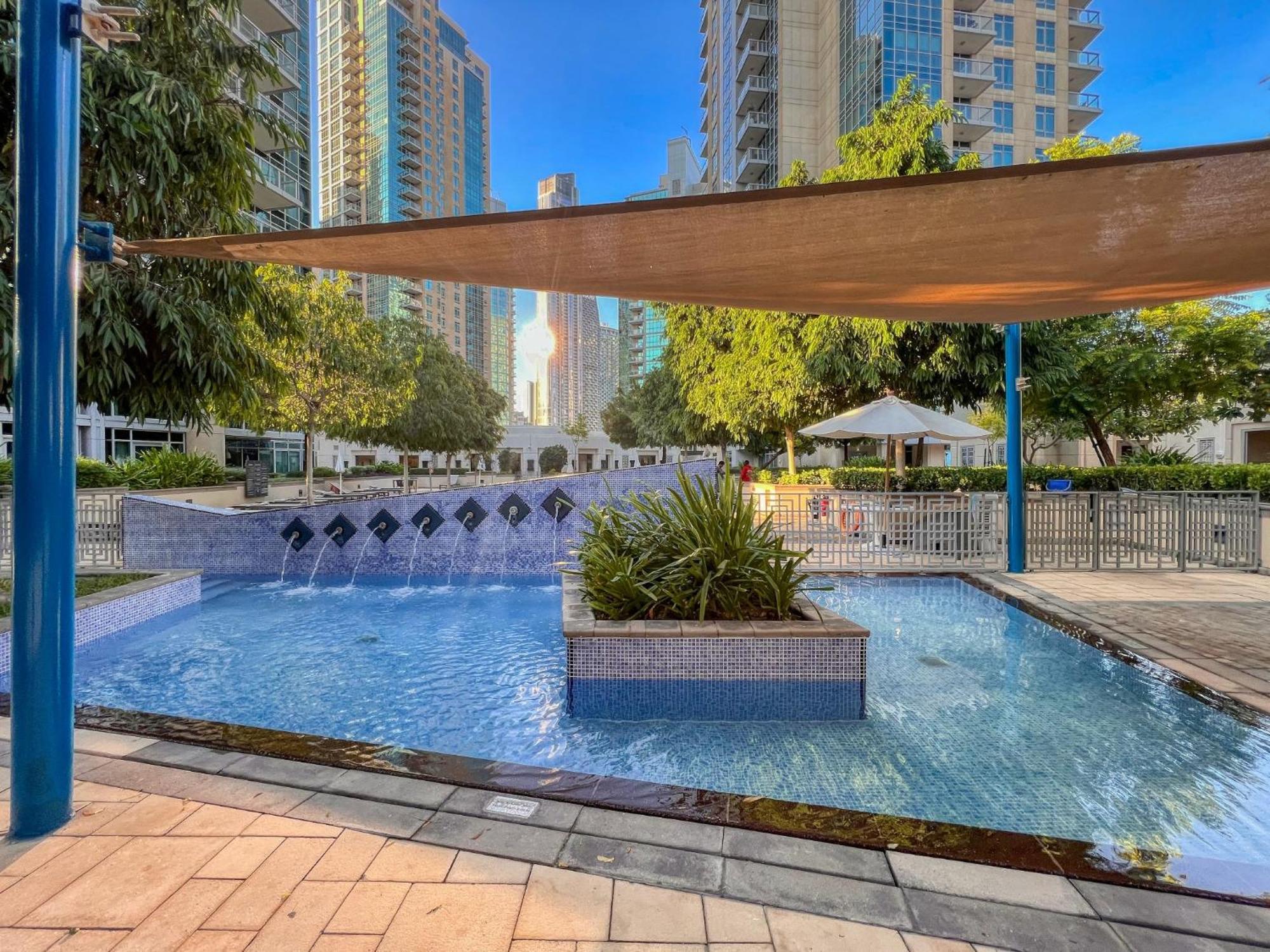 Stunning 1-bedroom With Full Burj Khalifa View - 5-min Walk To Mall Dubai