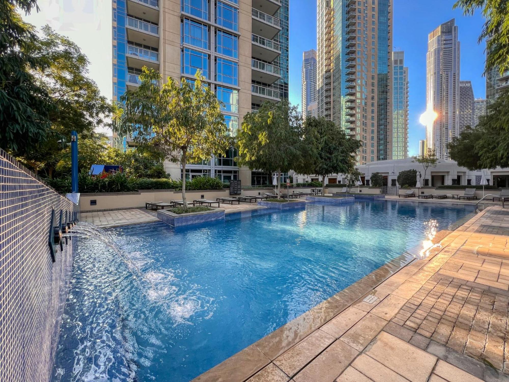 Stunning 1-bedroom With Full Burj Khalifa View - 5-min Walk To Mall *