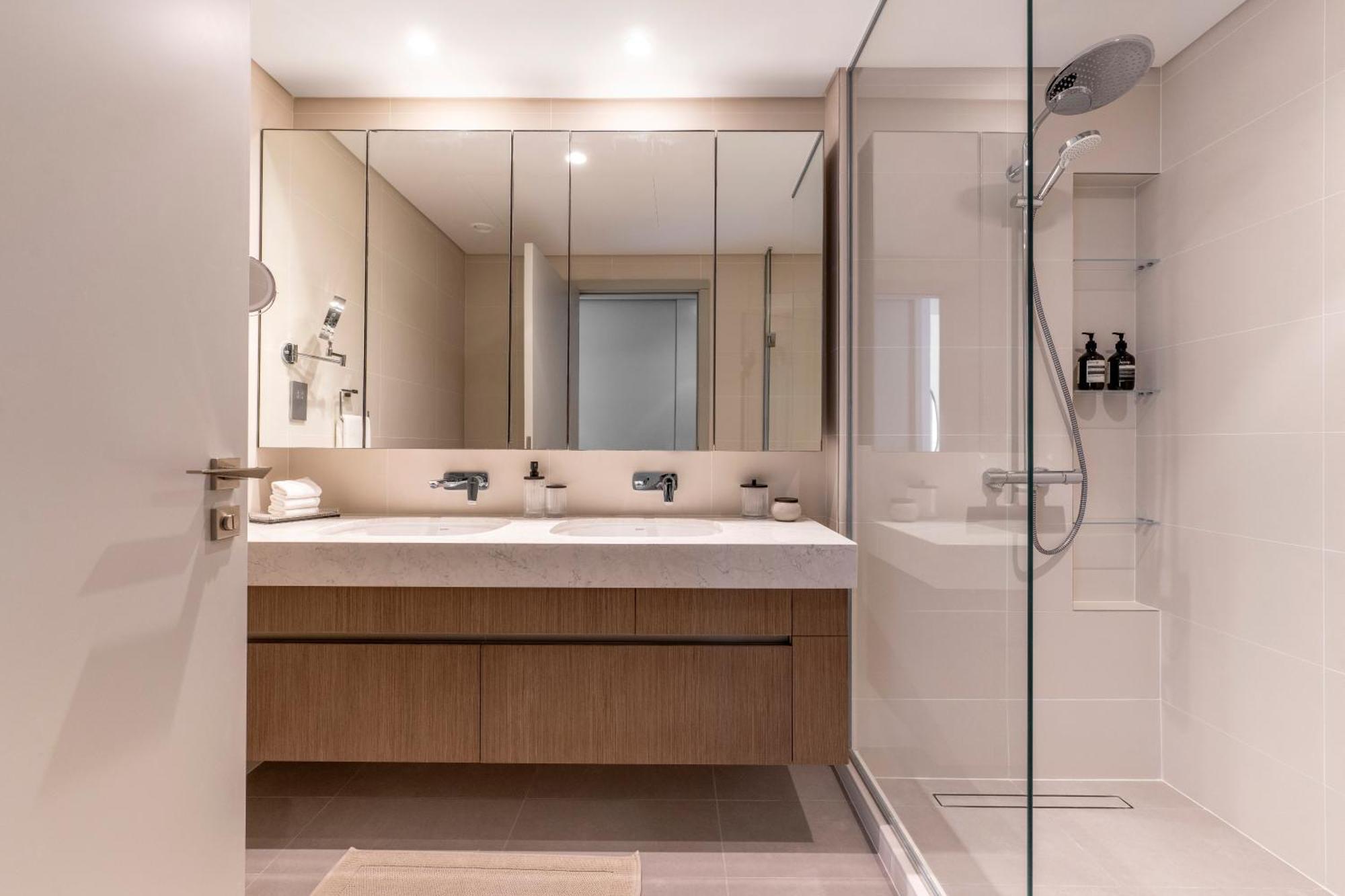 2br Beachfront Gem With Dazzling Views Of The Palm Apartment