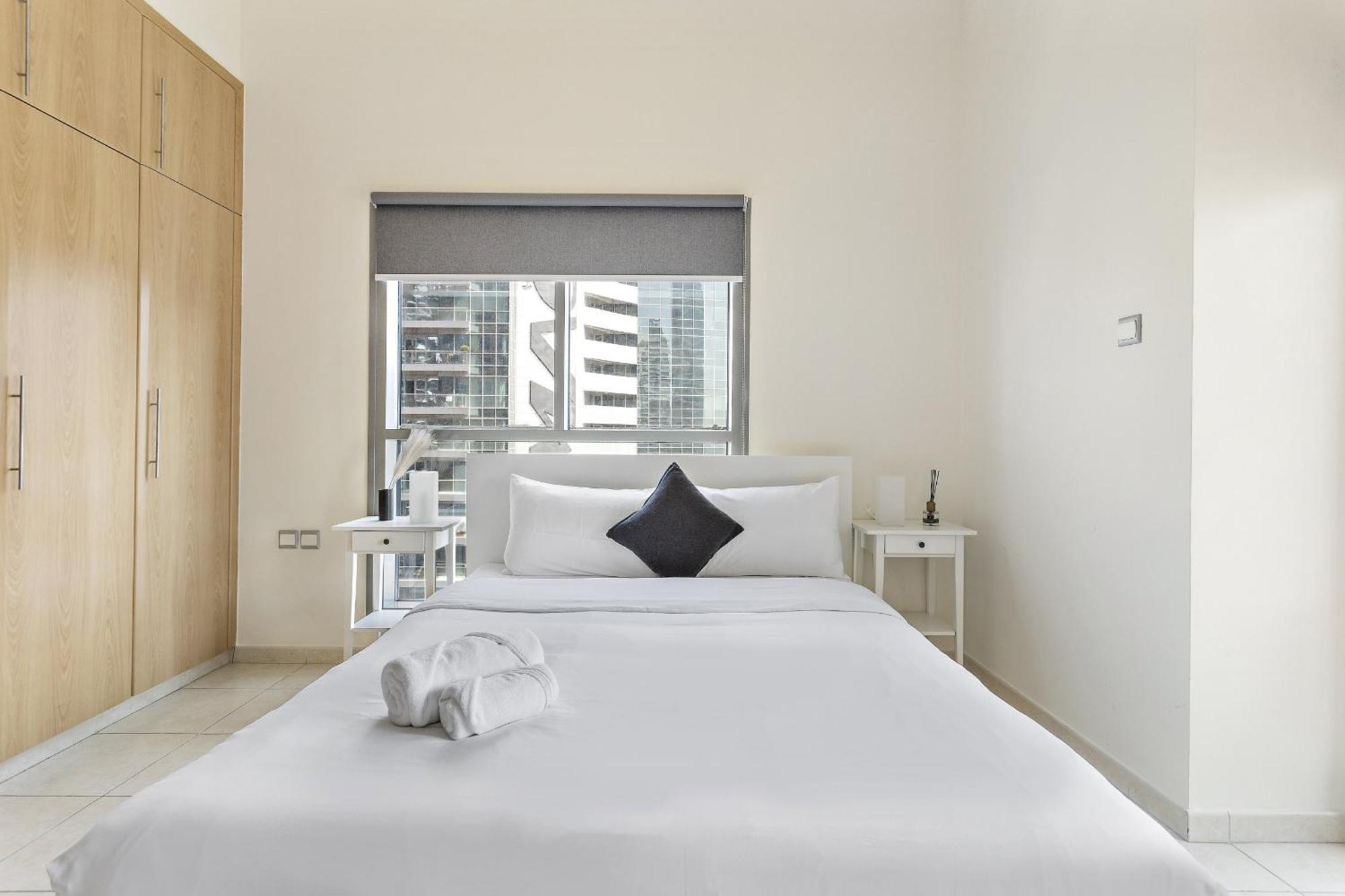 Vayk - Cozy 1 Bhk In Marina Apartment Dubai
