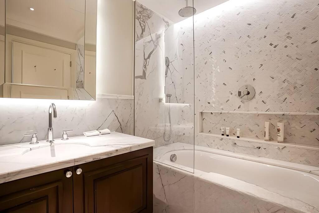 Luxury Living Emaar Residences Kempinski Blvd, Downtown Apartment *