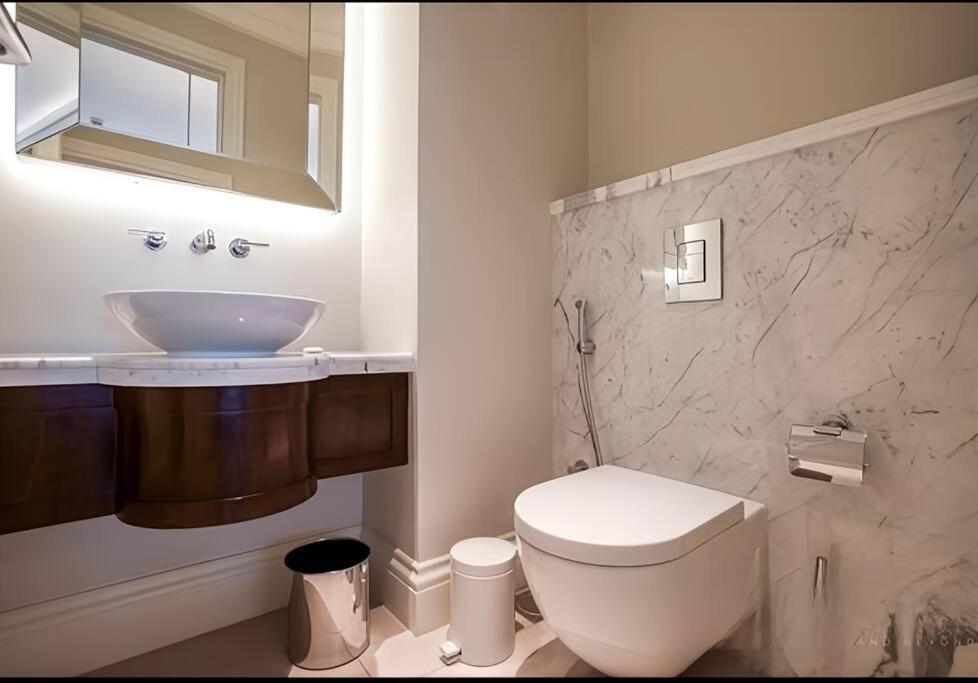 Luxury Living Emaar Residences Kempinski Blvd, Downtown Apartment Dubai