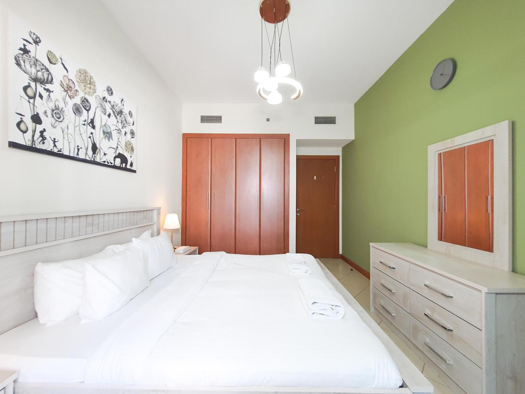Apartment 1 Bedroom Facing Pool, Close To Metro Station