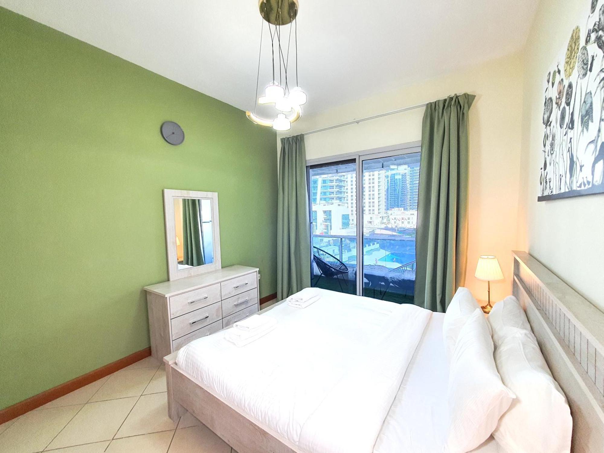 1 Bedroom Facing Pool, Close To Metro Station Apartment