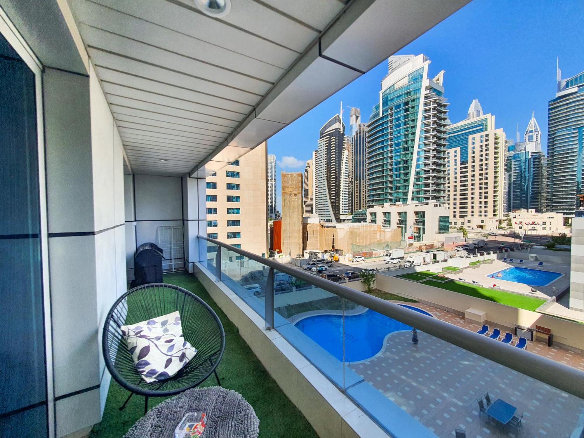 1 Bedroom Facing Pool, Close To Metro Station Apartment