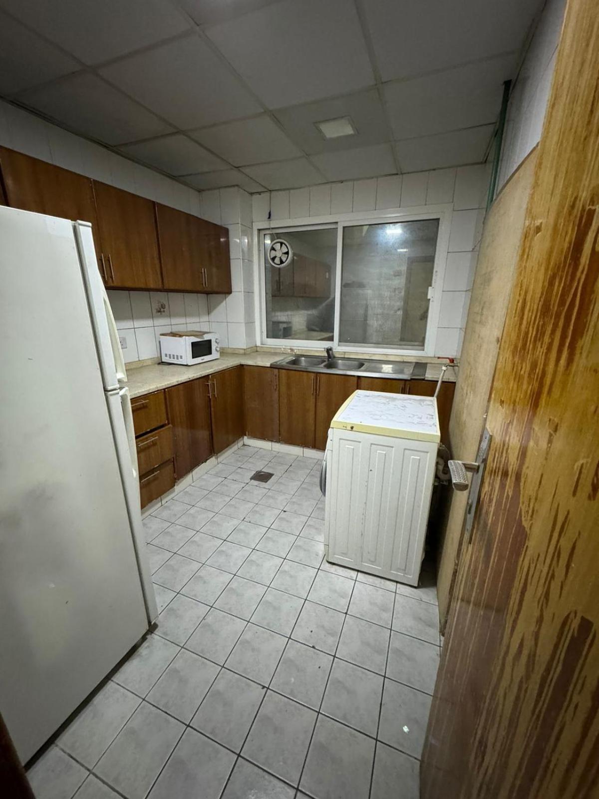 Homestay Decent Private Family With Shared Washroom Next To Burjuman Metro *