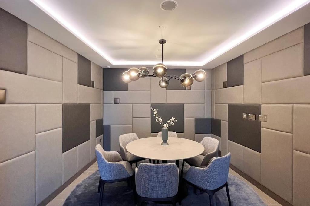 52nd Floor Unique 1 Bedroom Dubai