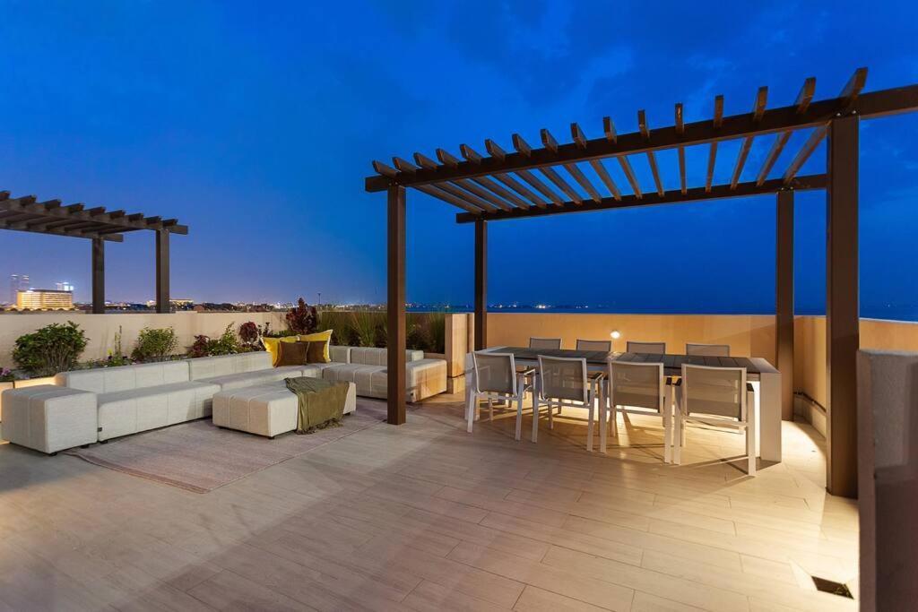 First Class Exclusive & Seaside Splendor Villa