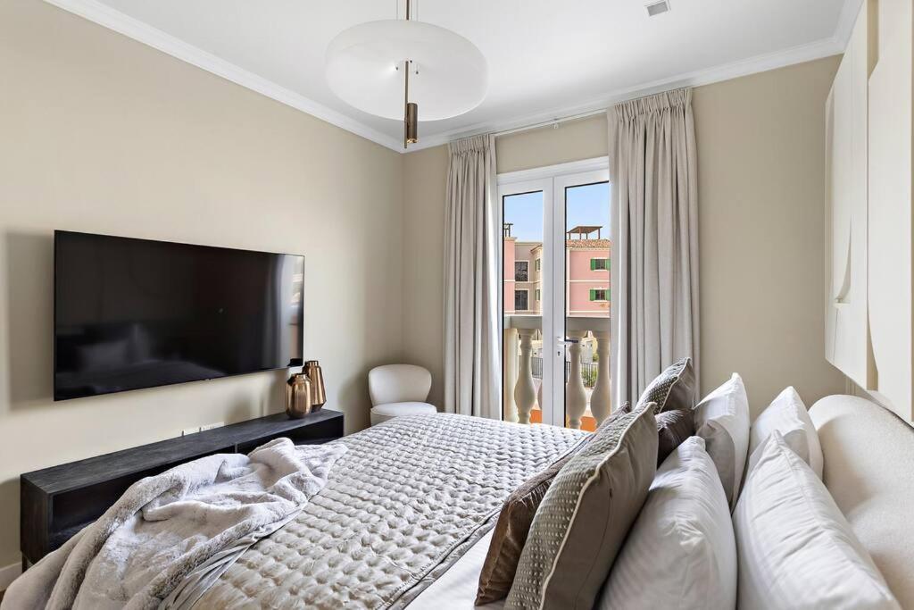 First Class Exclusive & Seaside Splendor Villa Dubai