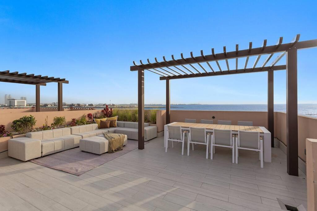First Class Exclusive & Seaside Splendor Villa *
