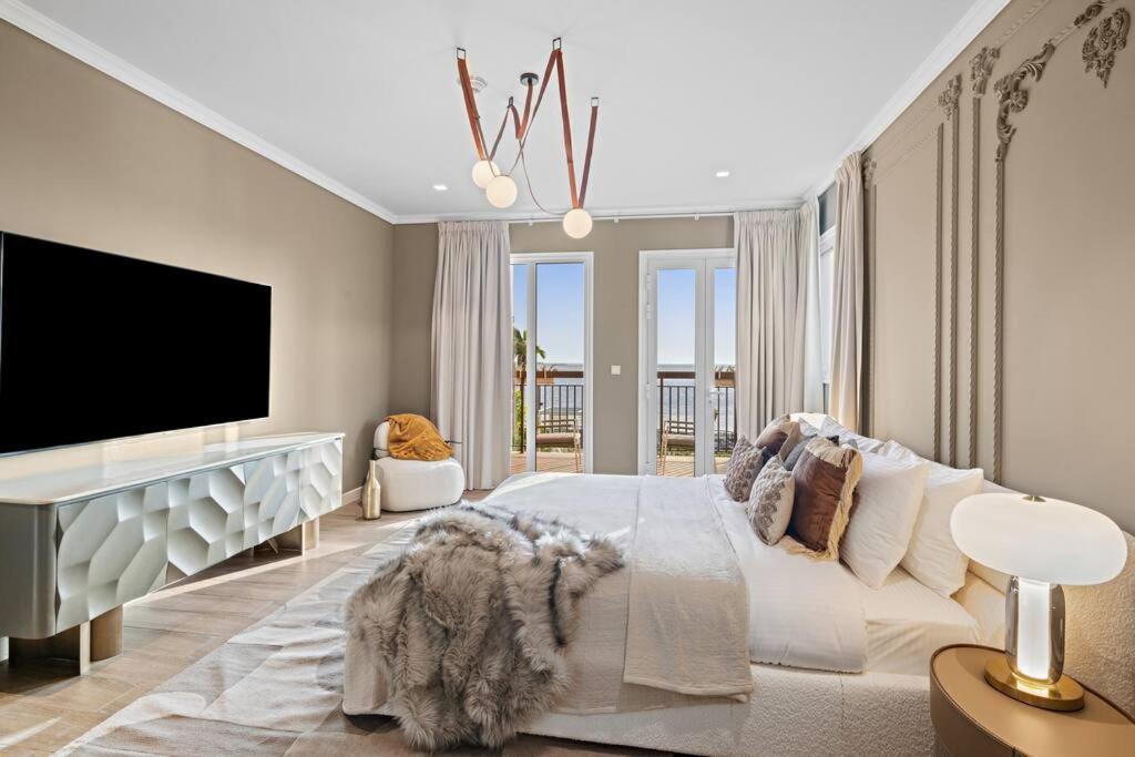 First Class Exclusive & Seaside Splendor Villa Dubai
