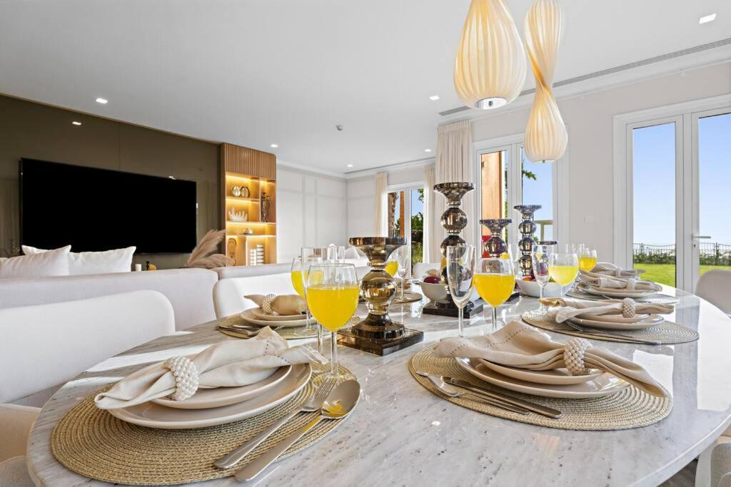 Villa First Class Exclusive & Seaside Splendor Dubai
