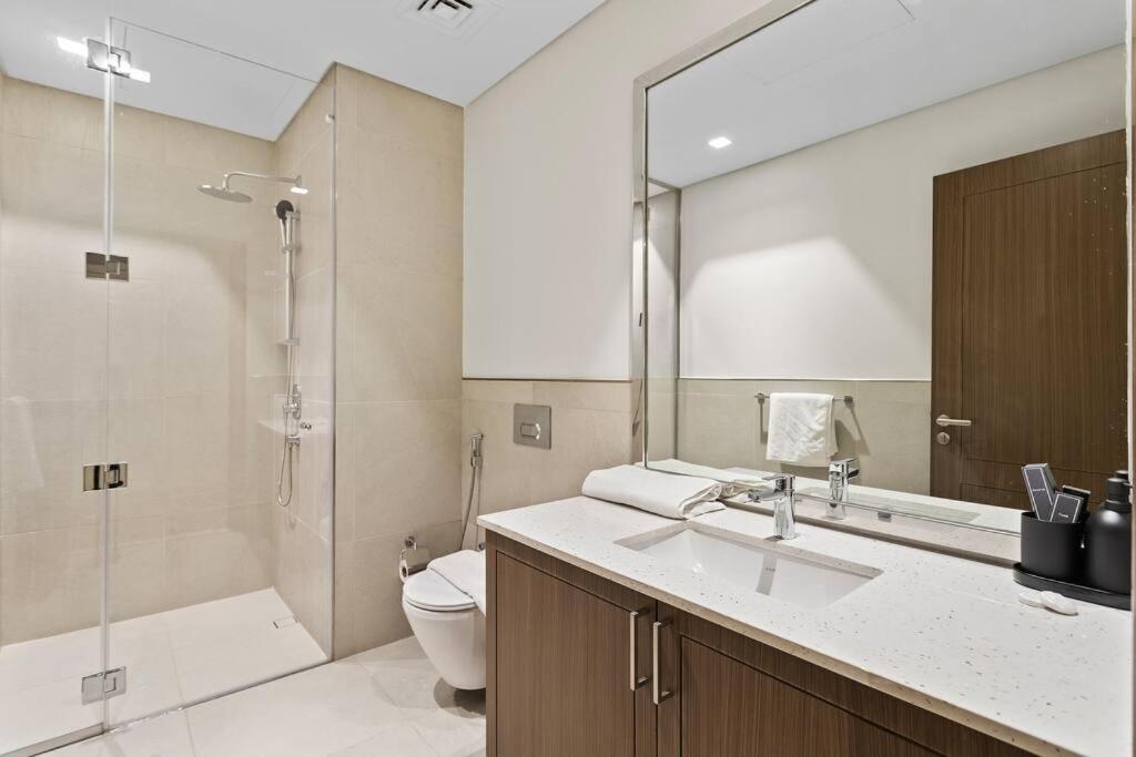 First Class Exclusive & Seaside Splendor Villa Dubai