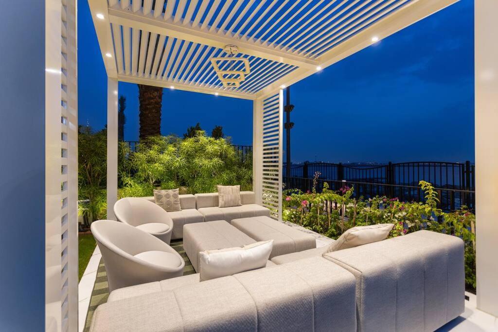 Villa First Class Exclusive & Seaside Splendor