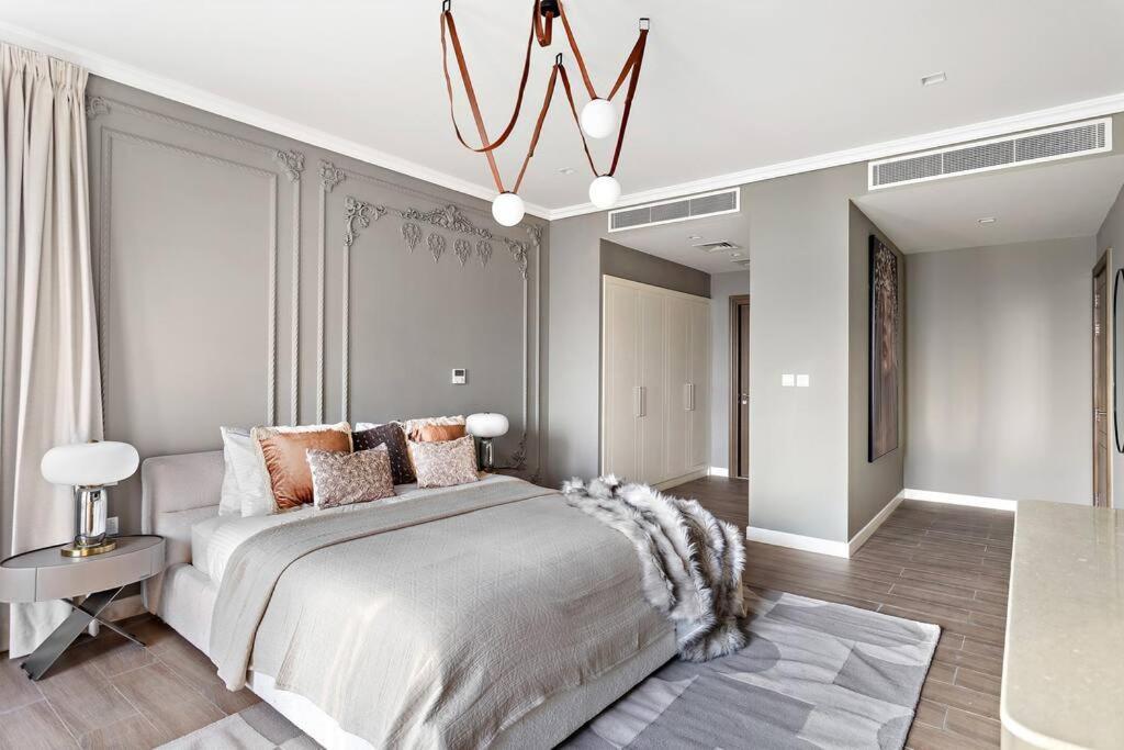 First Class Exclusive & Seaside Splendor Villa Dubai