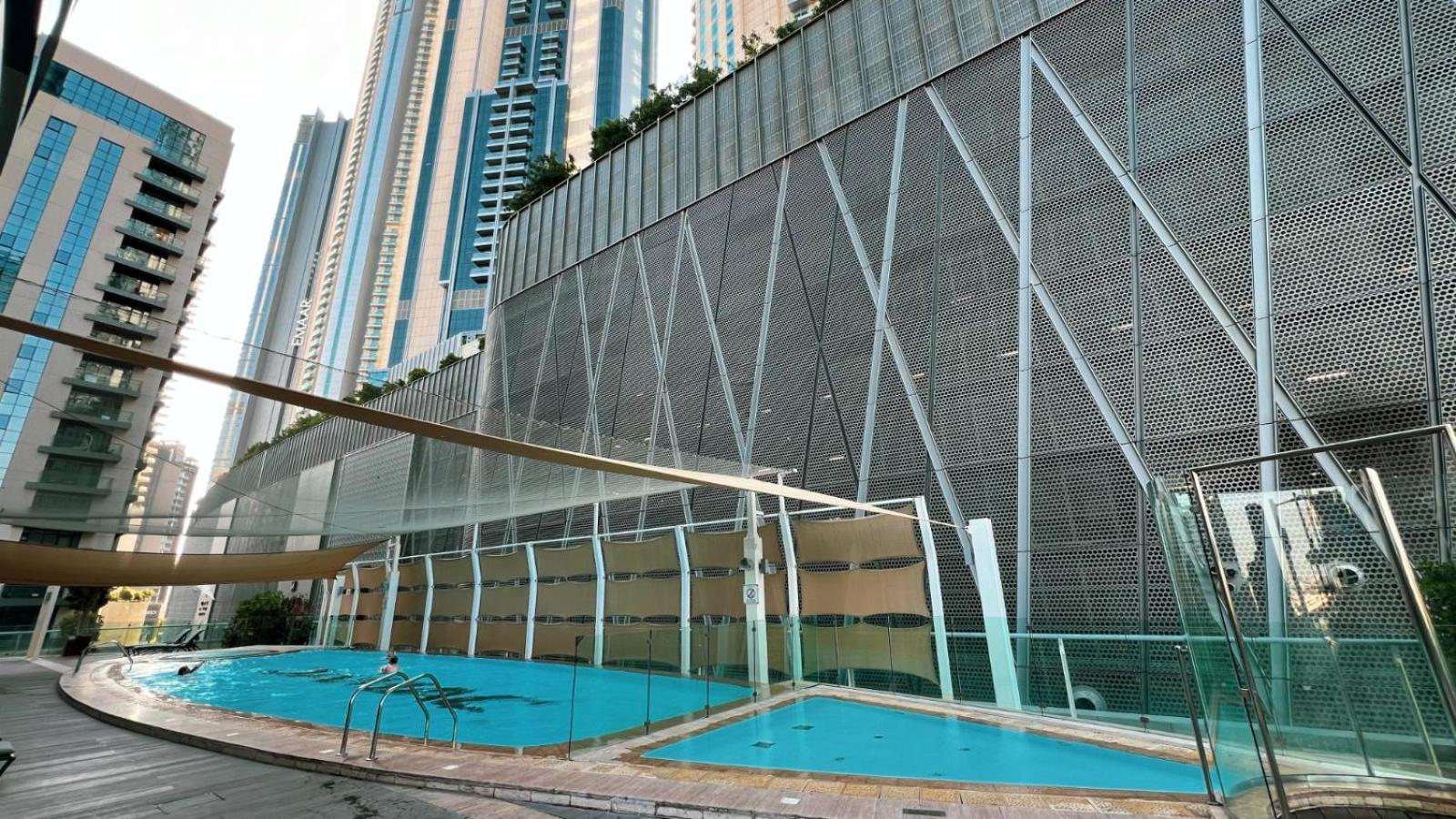 Daire 2 Minute Walk To Mall - 3 Bedroom Burj Khalifa View With Pool And Dubai