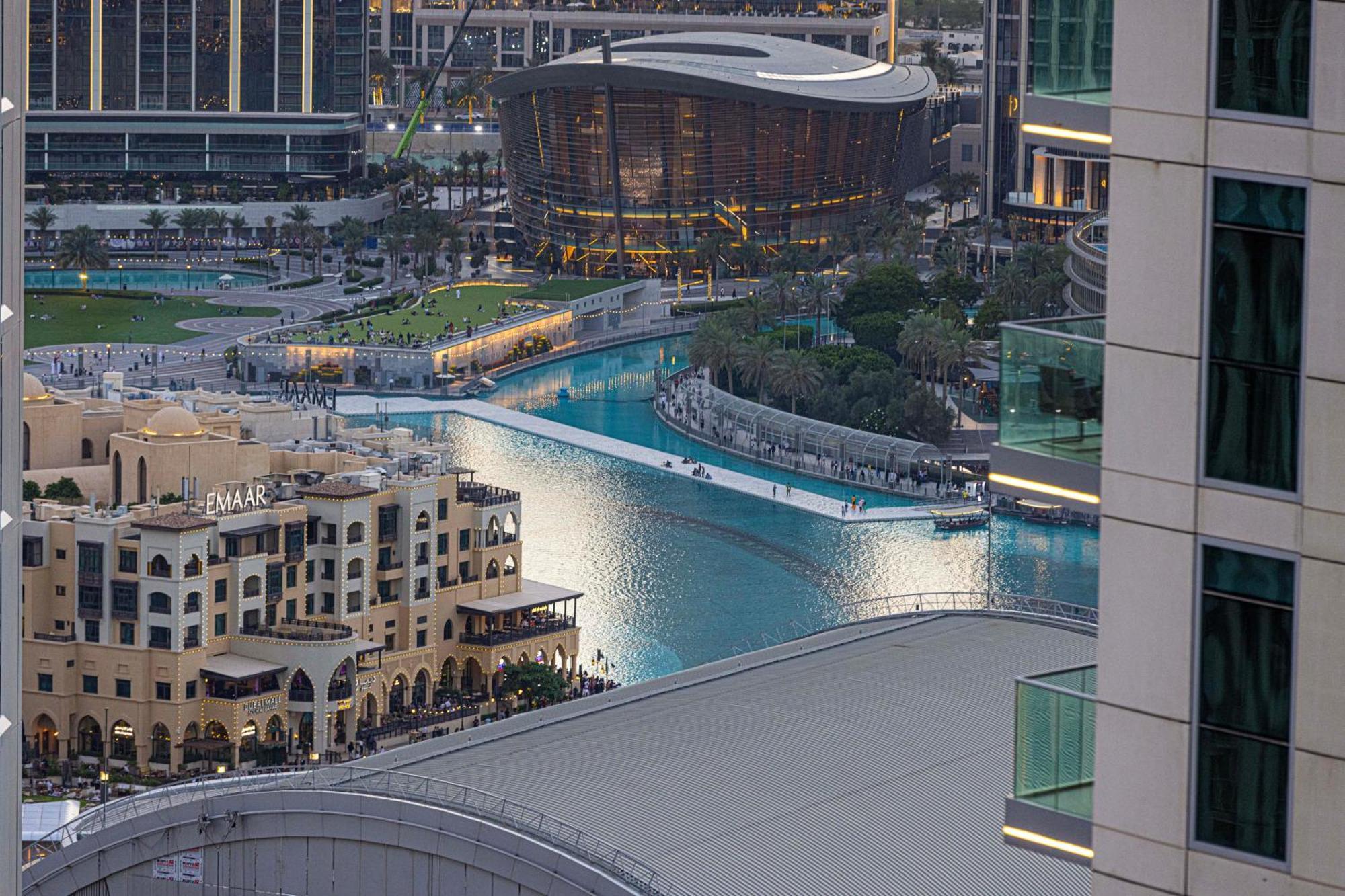 Daire 2 Minute Walk To Mall - 3 Bedroom Burj Khalifa View With Pool And Dubai