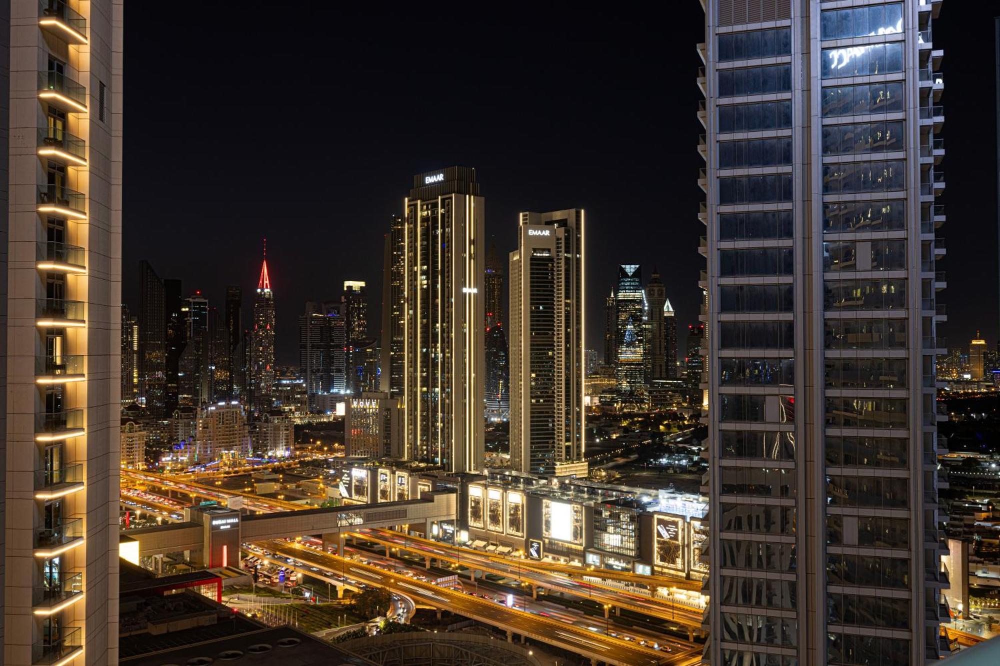 Daire 2 Minute Walk To Mall - 3 Bedroom Burj Khalifa View With Pool And Dubai