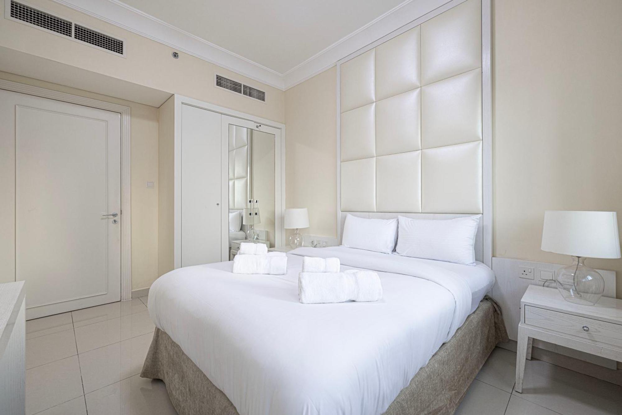 2 Minute Walk To Mall - 3 Bedroom Burj Khalifa View With Pool And Daire Dubai