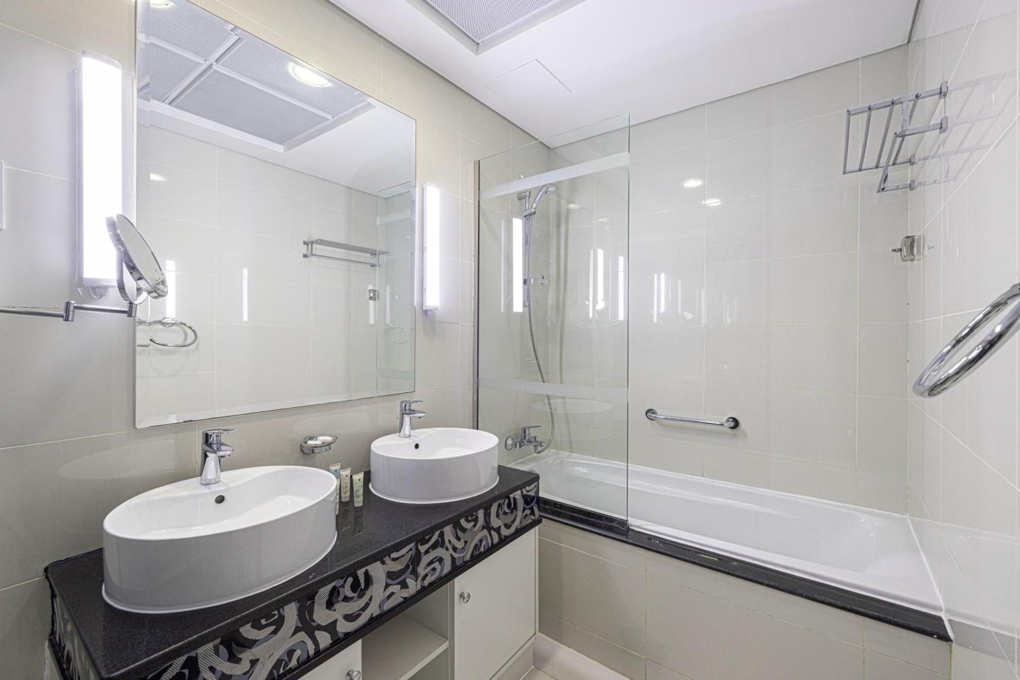 Daire 2 Minute Walk To Mall - 3 Bedroom Burj Khalifa View With Pool And