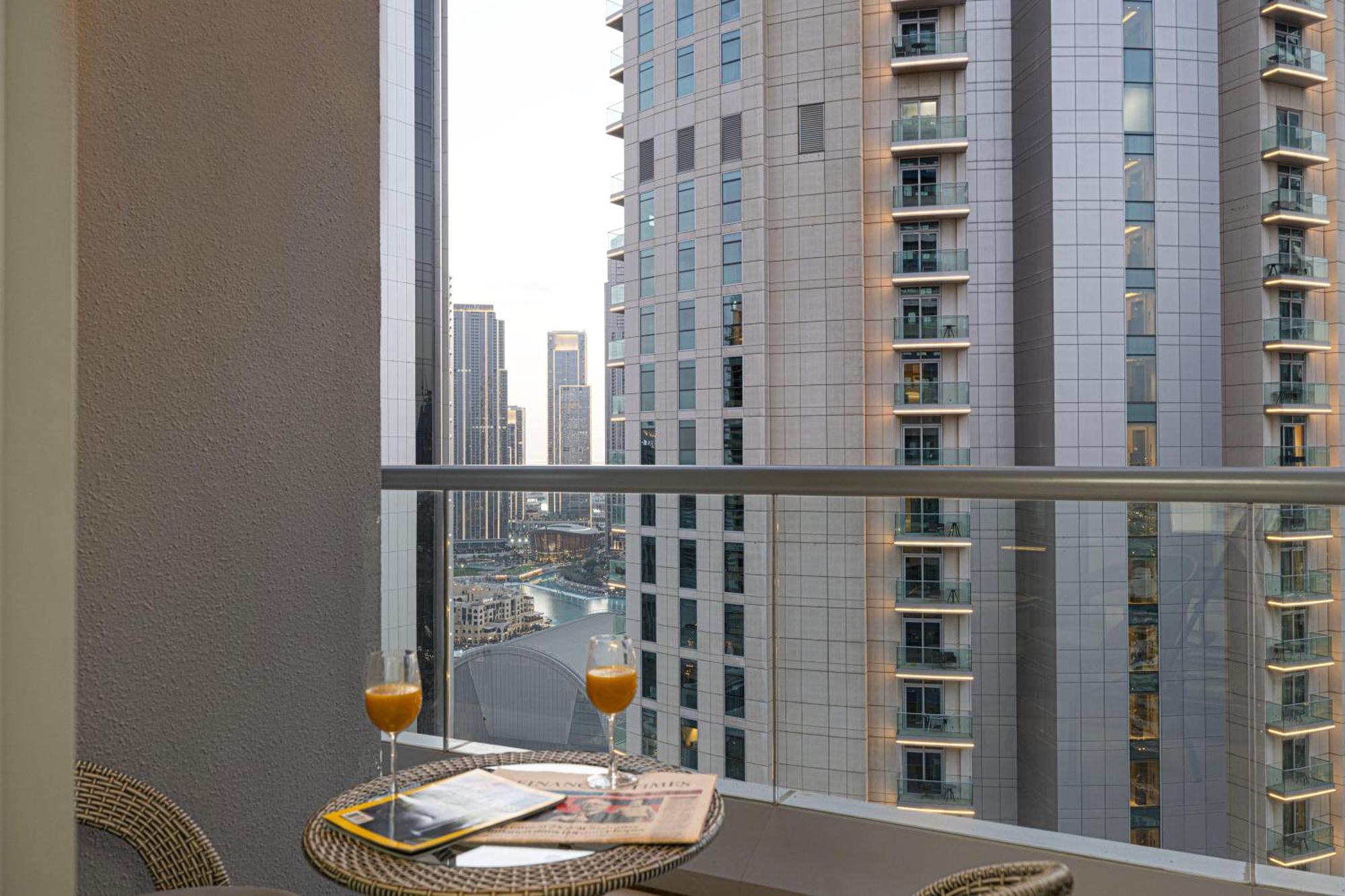 Daire 2 Minute Walk To Mall - 3 Bedroom Burj Khalifa View With Pool And Dubai