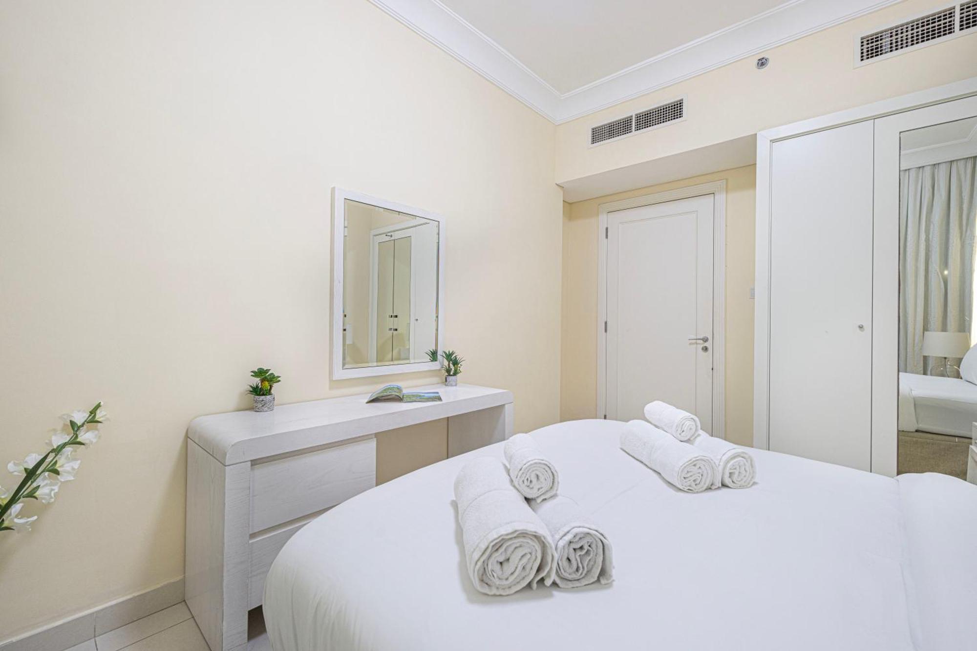 2 Minute Walk To Mall - 3 Bedroom Burj Khalifa View With Pool And Daire
