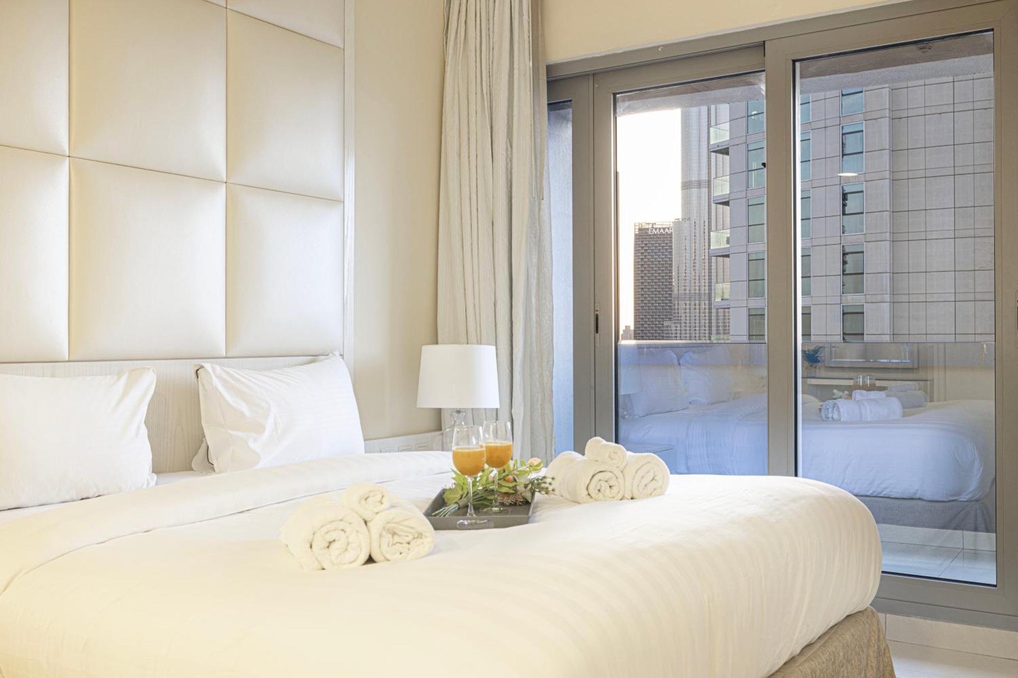 Daire 2 Minute Walk To Mall - 3 Bedroom Burj Khalifa View With Pool And