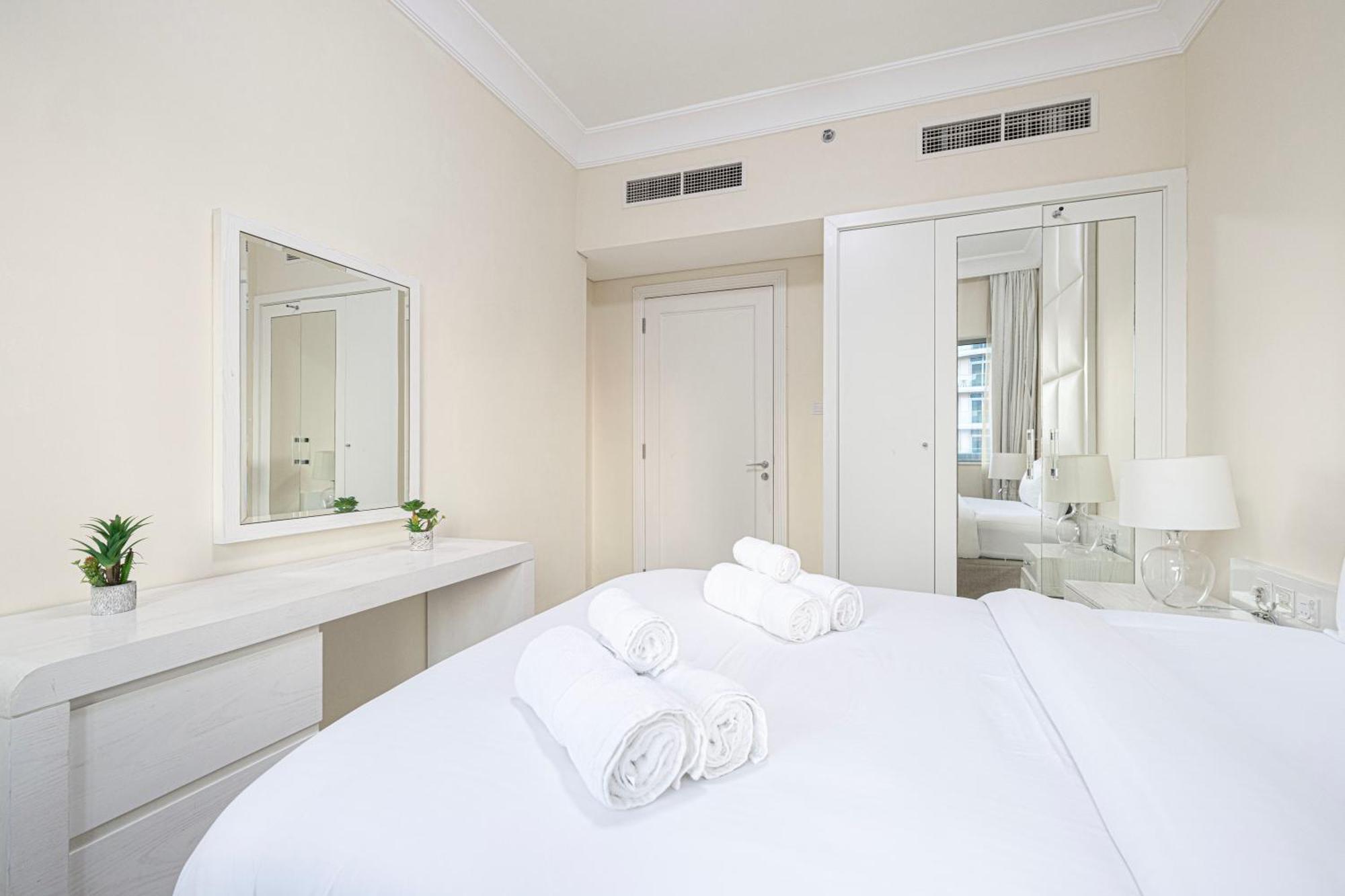 2 Minute Walk To Mall - 3 Bedroom Burj Khalifa View With Pool And Daire