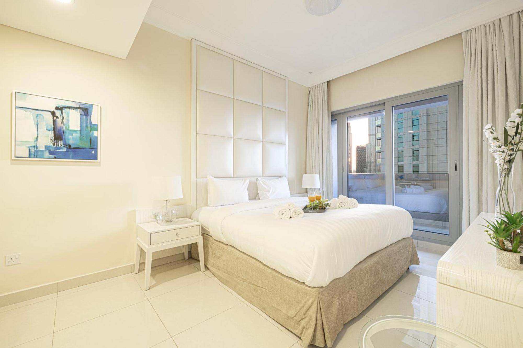Daire 2 Minute Walk To Mall - 3 Bedroom Burj Khalifa View With Pool And Dubai