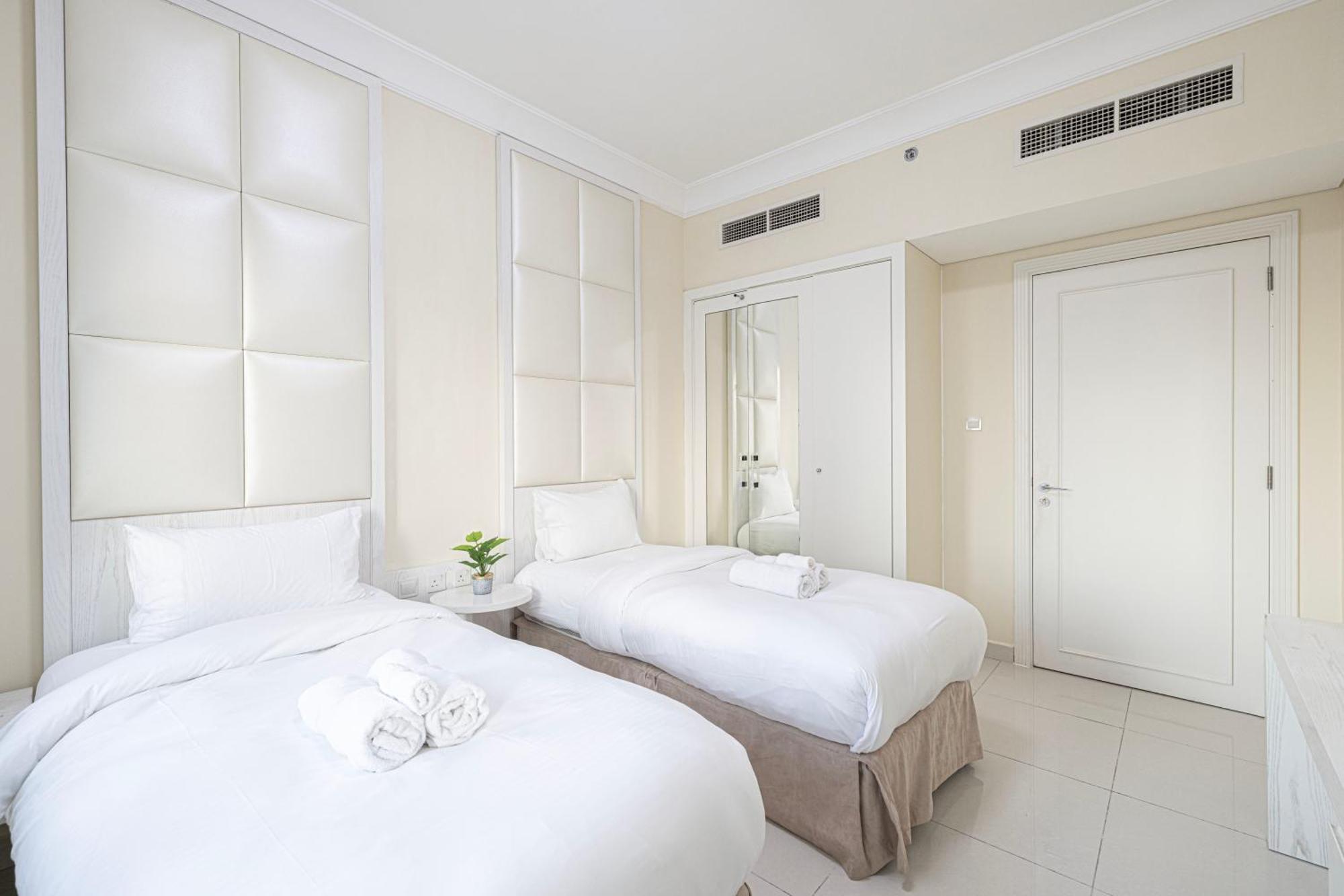 Daire 2 Minute Walk To Mall - 3 Bedroom Burj Khalifa View With Pool And *