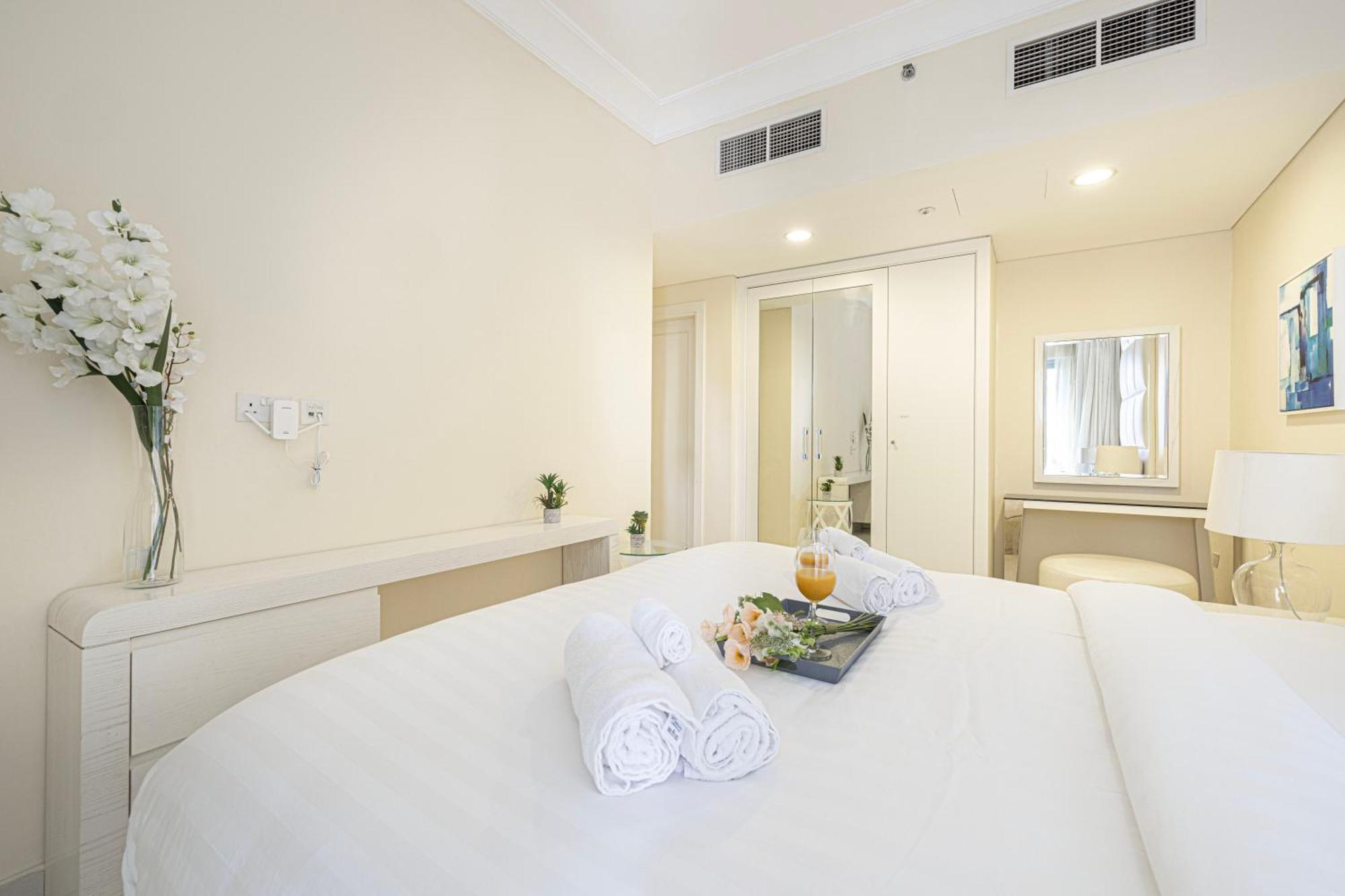 Daire 2 Minute Walk To Mall - 3 Bedroom Burj Khalifa View With Pool And *
