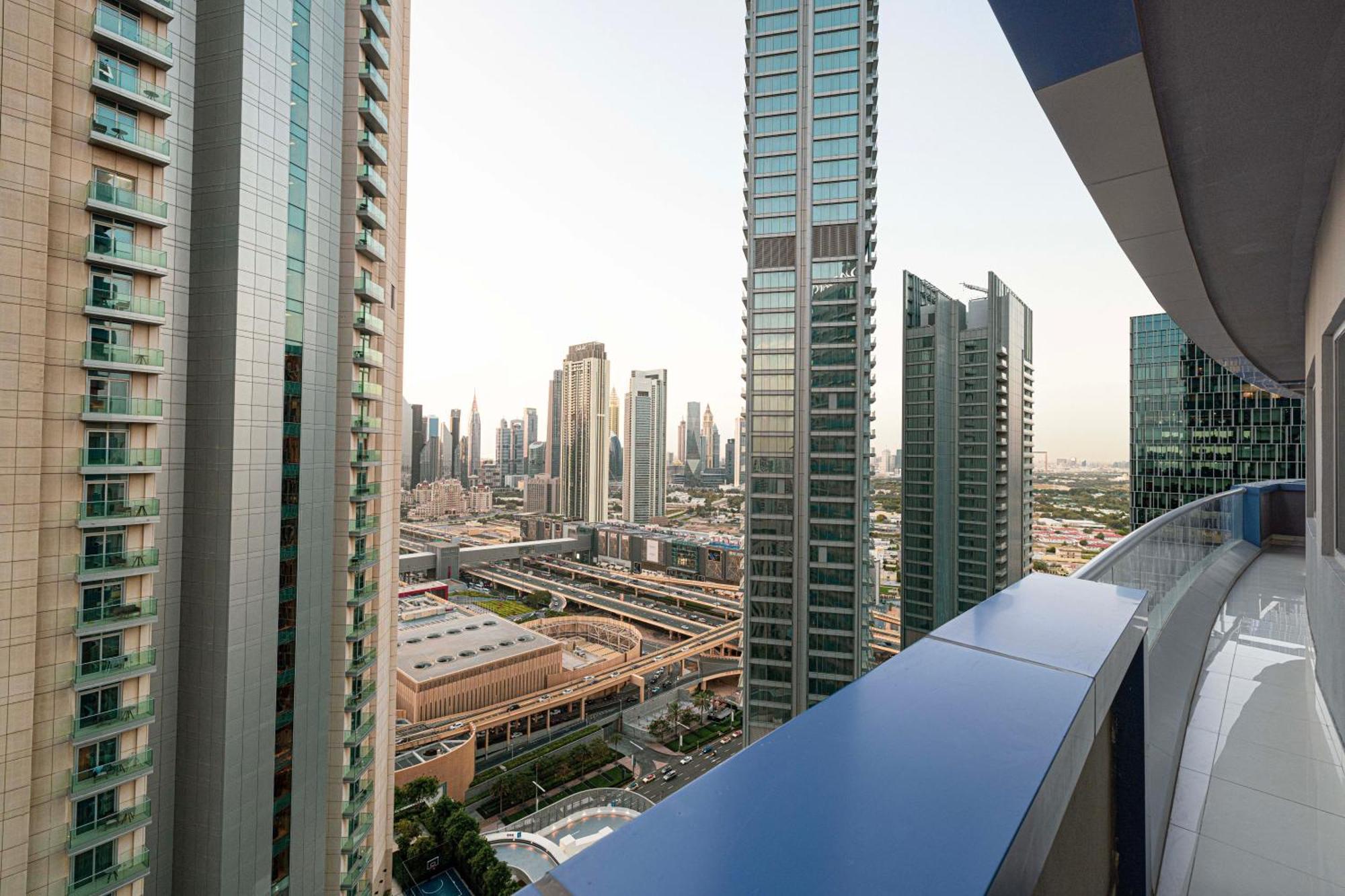 2 Minute Walk To Mall - 3 Bedroom Burj Khalifa View With Pool And