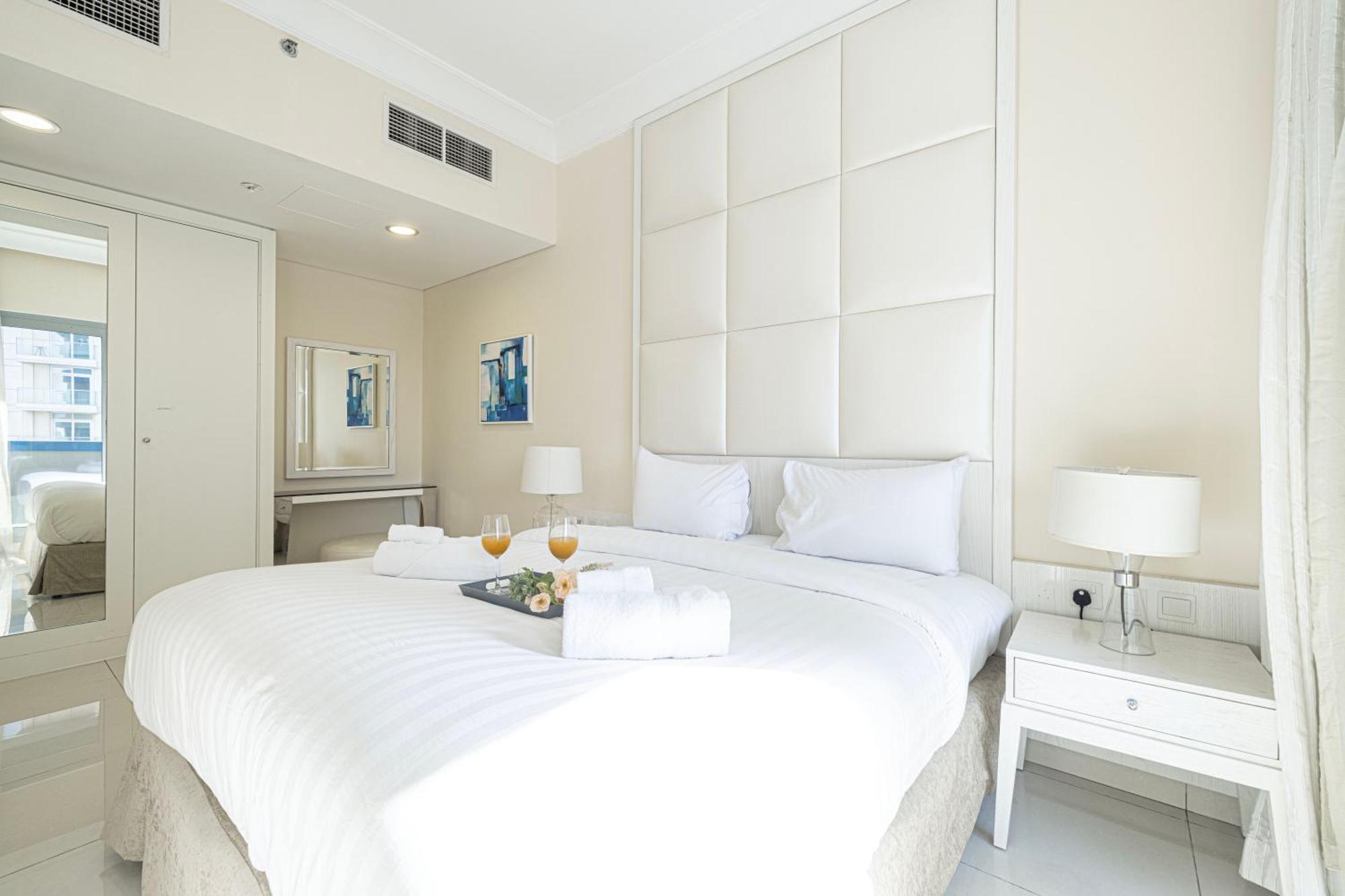 Daire 2 Minute Walk To Mall - 3 Bedroom Burj Khalifa View With Pool And