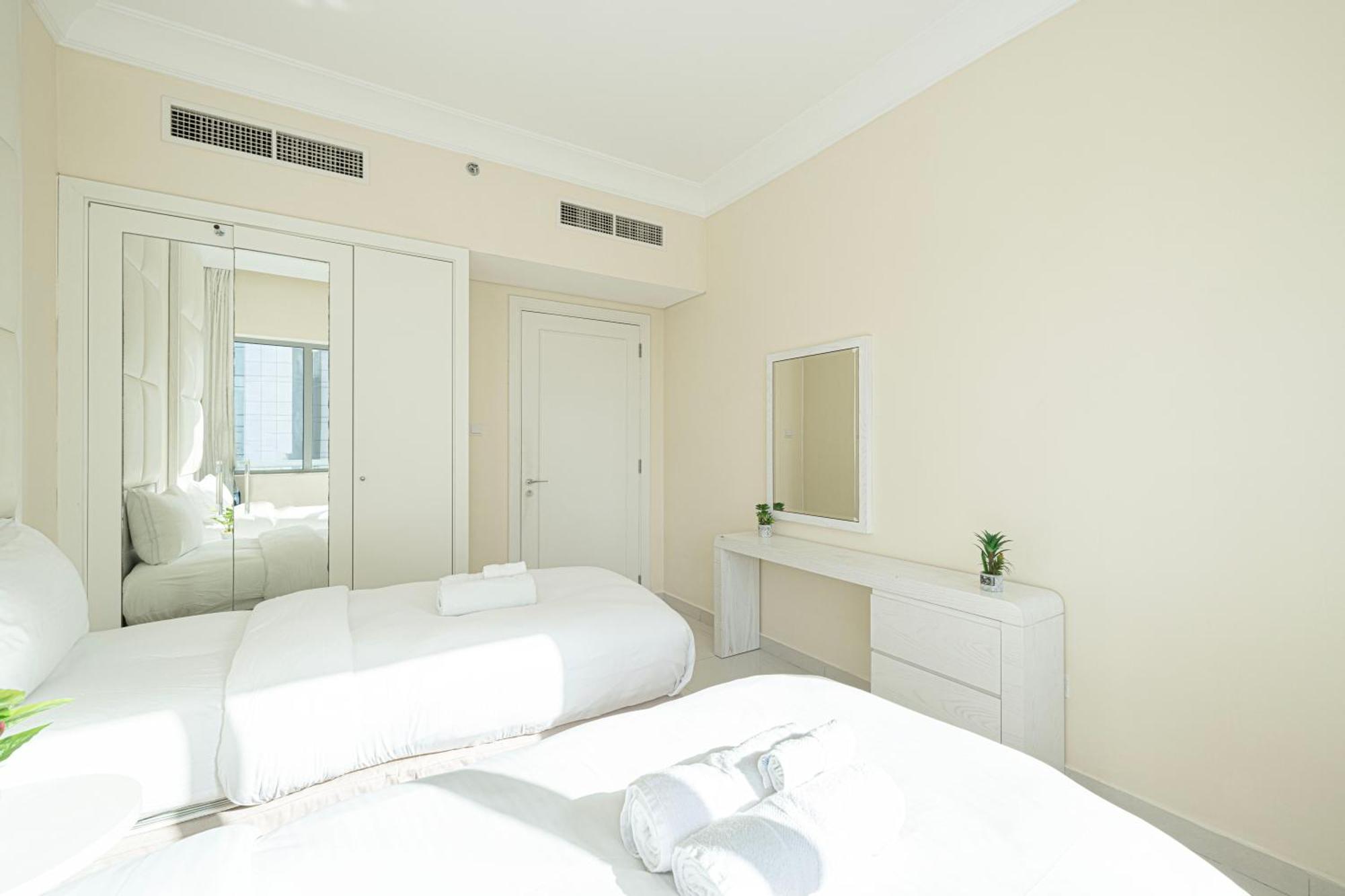 Daire 2 Minute Walk To Mall - 3 Bedroom Burj Khalifa View With Pool And