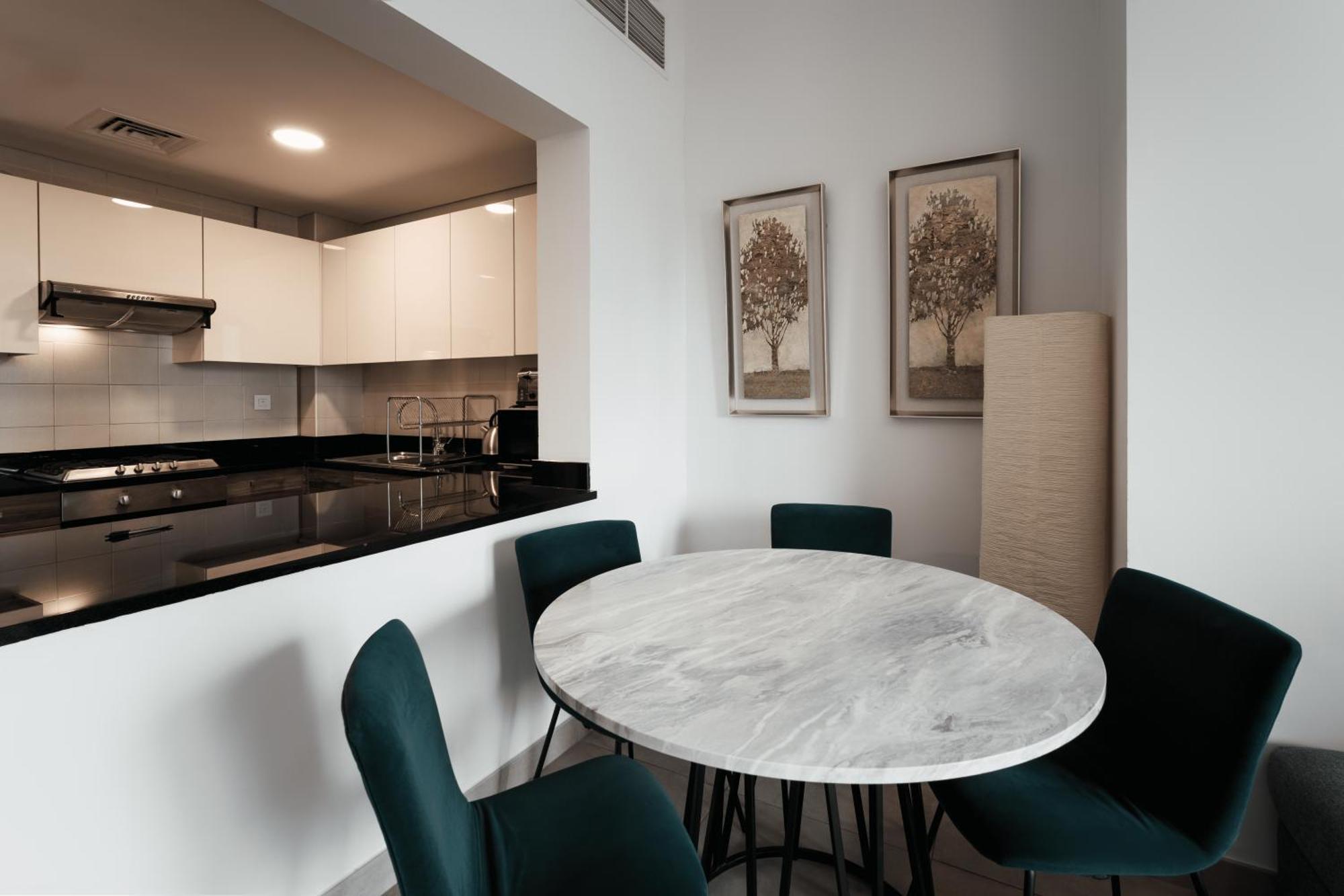 Izzzi - One Bedroom Apartment, Sparkle Tower Apartment *