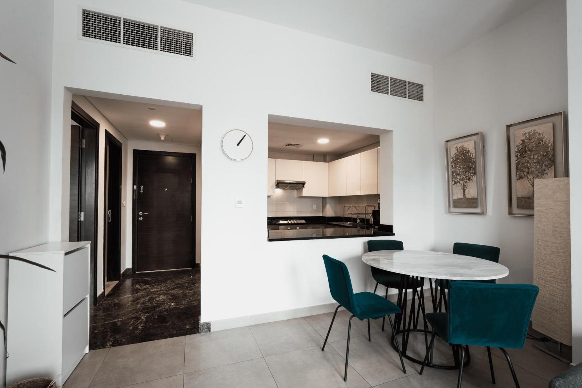 Izzzi - One Bedroom Apartment, Sparkle Tower Apartment *