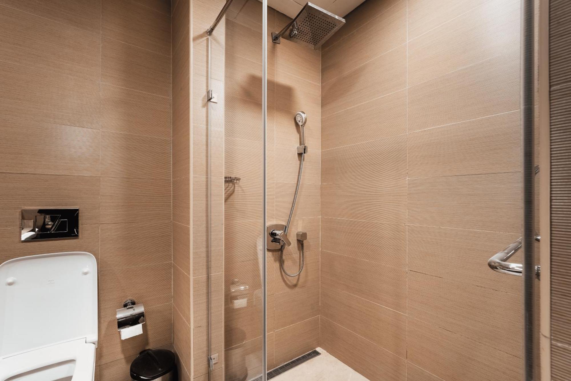 Izzzi - One Bedroom Apartment, Sparkle Tower Apartment Dubai